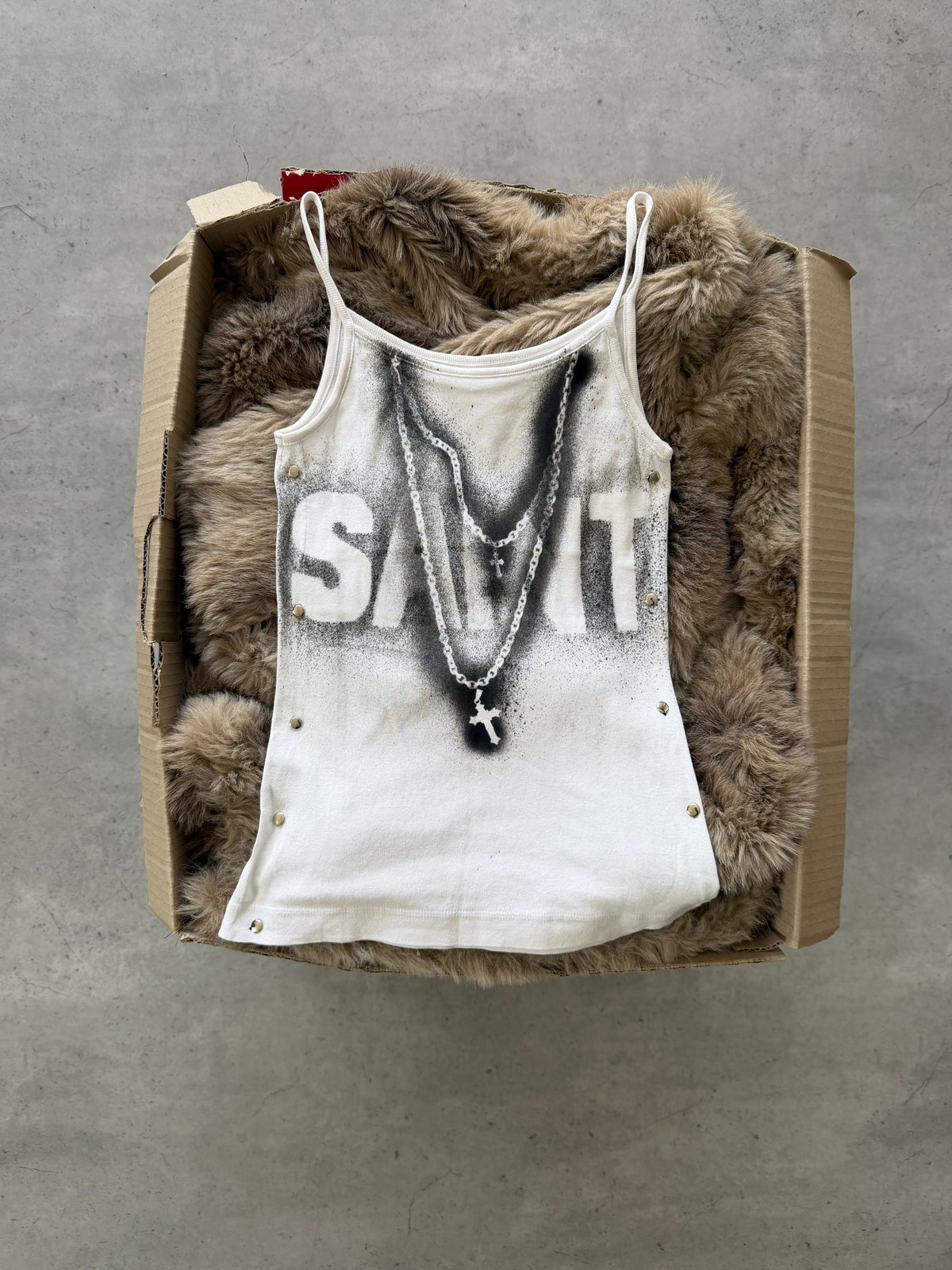 SAINT white spray graphic ★ Size estimated small