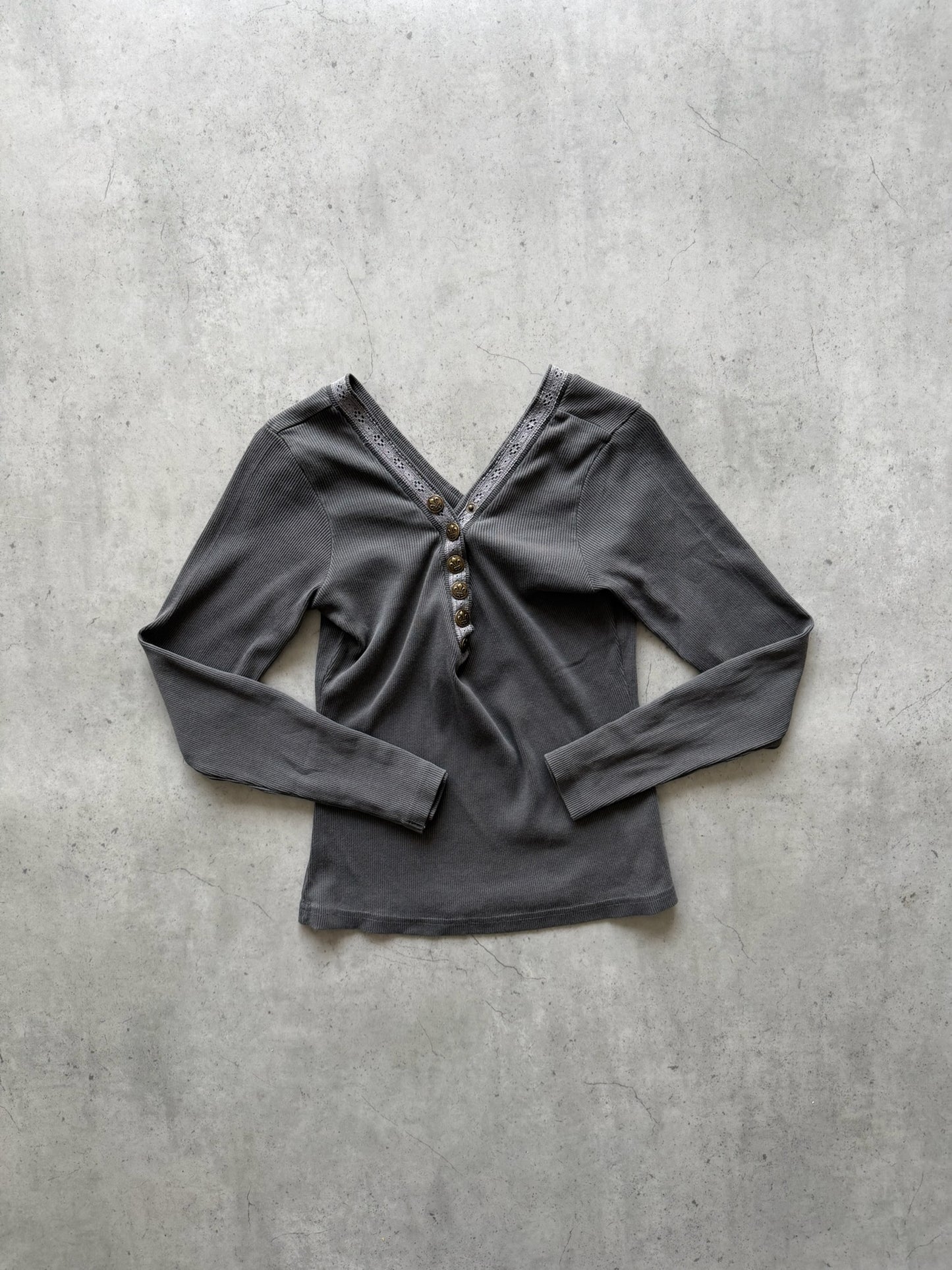 Grey waffle long sleeve (gold button details)  ★ Size est  medium