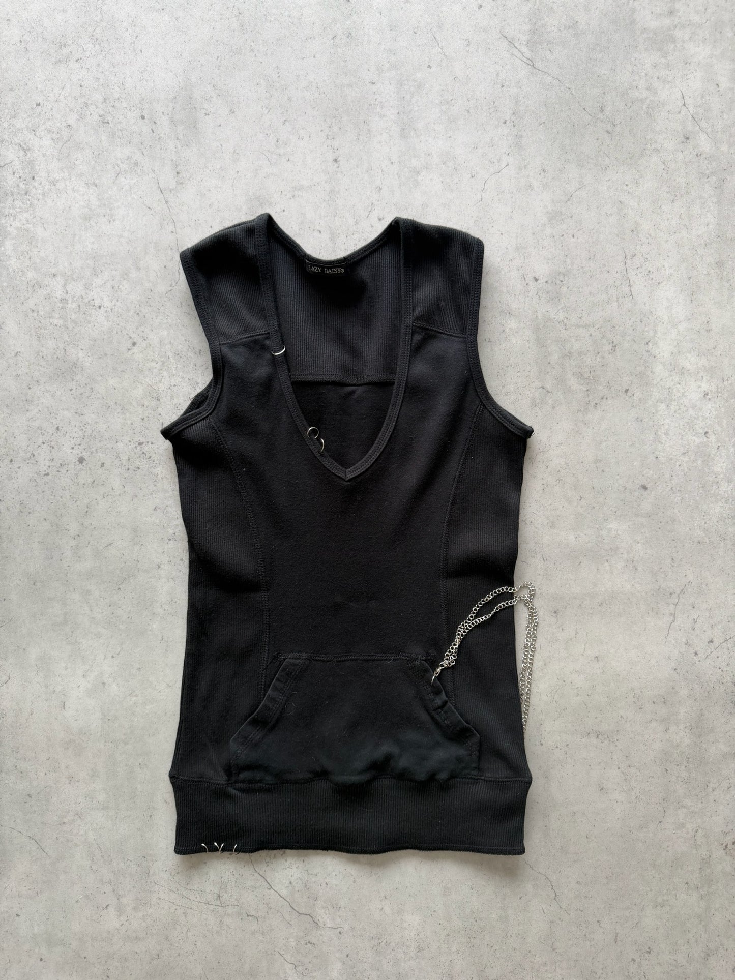 LAZY DAISY black chain detail tank  ★ Size labelled small/medium