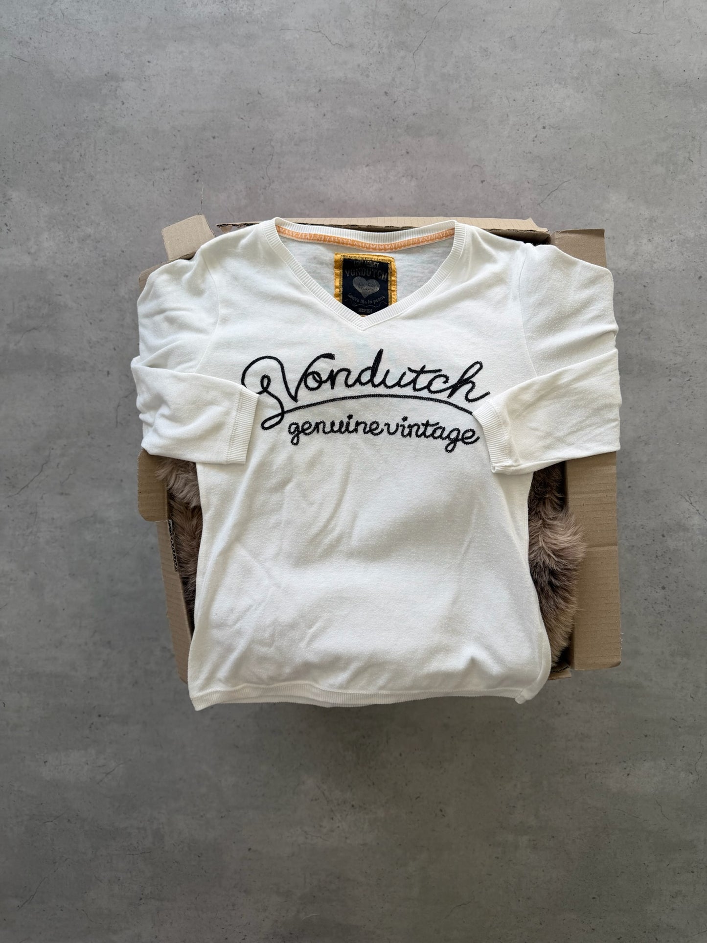 VONDUTCH white script long sleeve ★ Size labelled medium