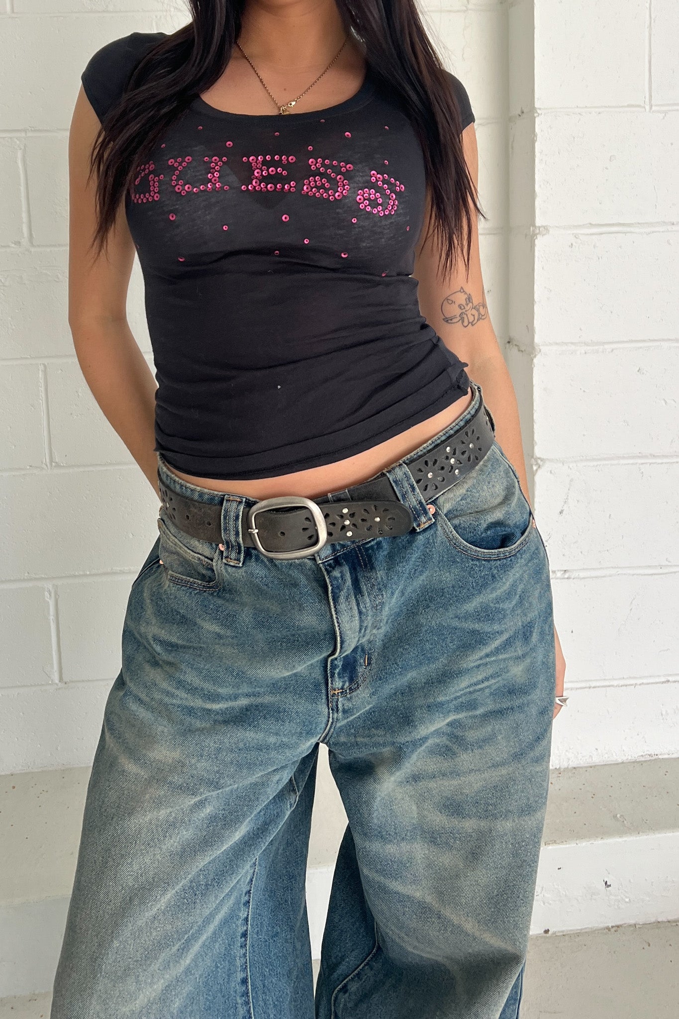 GUESS black & pink fitted tee ★ Size xs