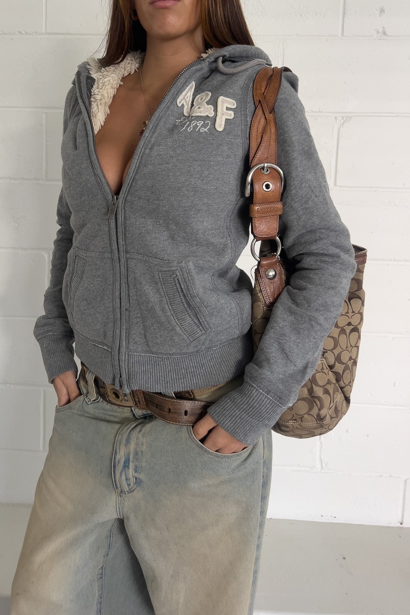 ABERCROMBIE & FITCH dark grey zip up jacket w/ fur lining ★ Size medium