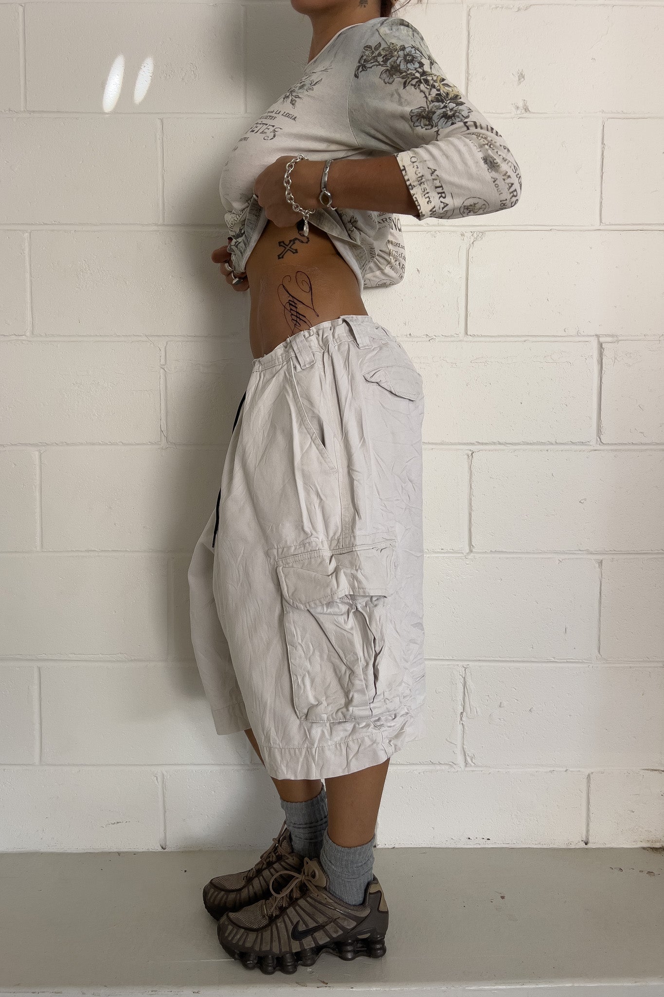 White cargo jorts  ★ Size one size (DRAWSTRING)