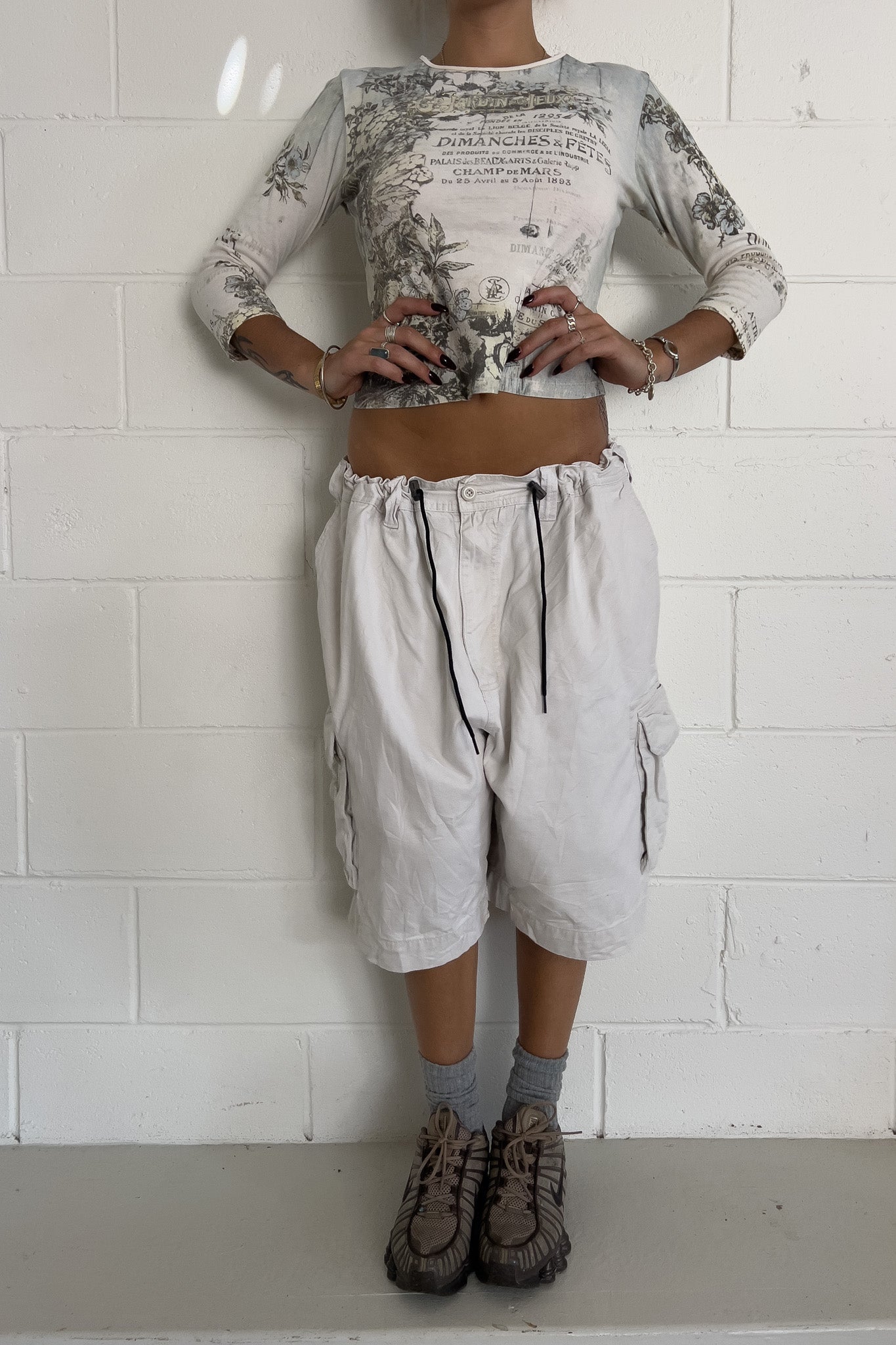 White cargo jorts  ★ Size one size (DRAWSTRING)