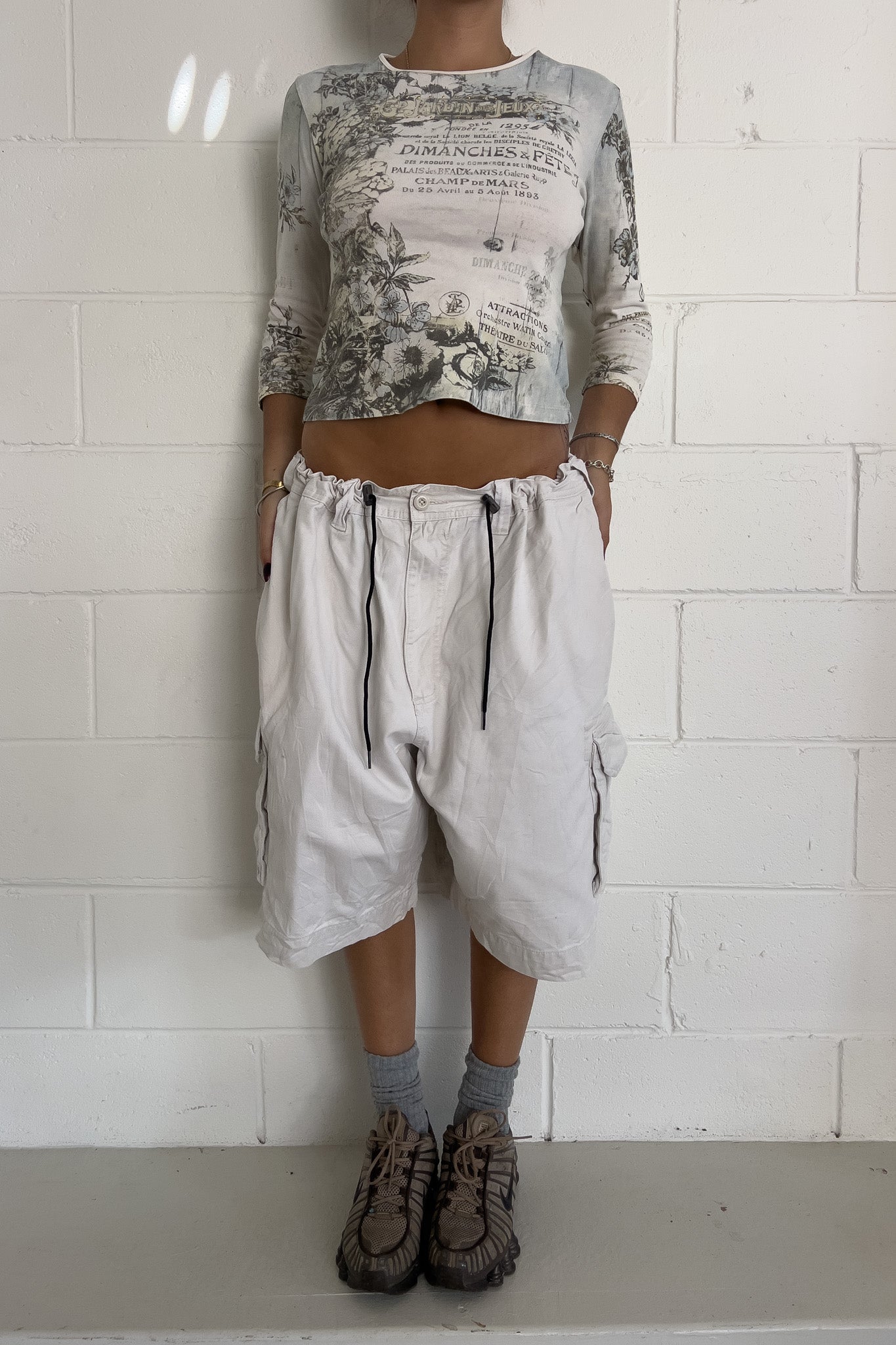 White cargo jorts  ★ Size one size (DRAWSTRING)