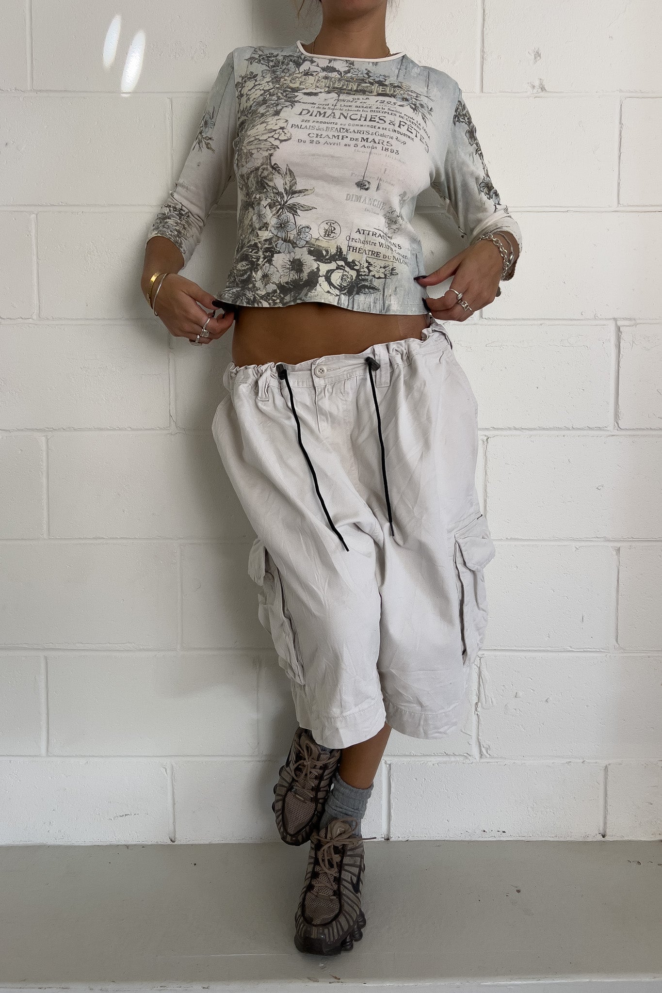 White cargo jorts  ★ Size one size (DRAWSTRING)