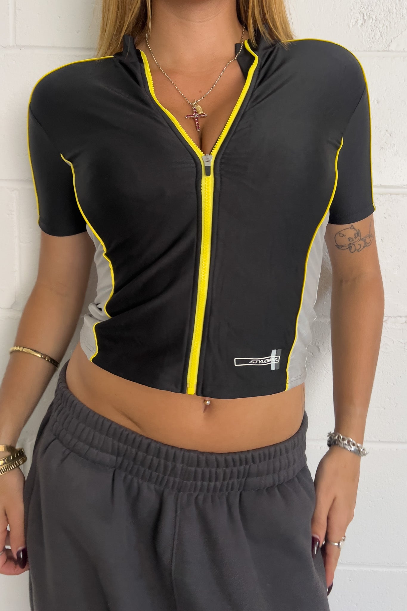 STYLE BASIC black, yellow + grey sport tank + sleeves ★ Size estimated small