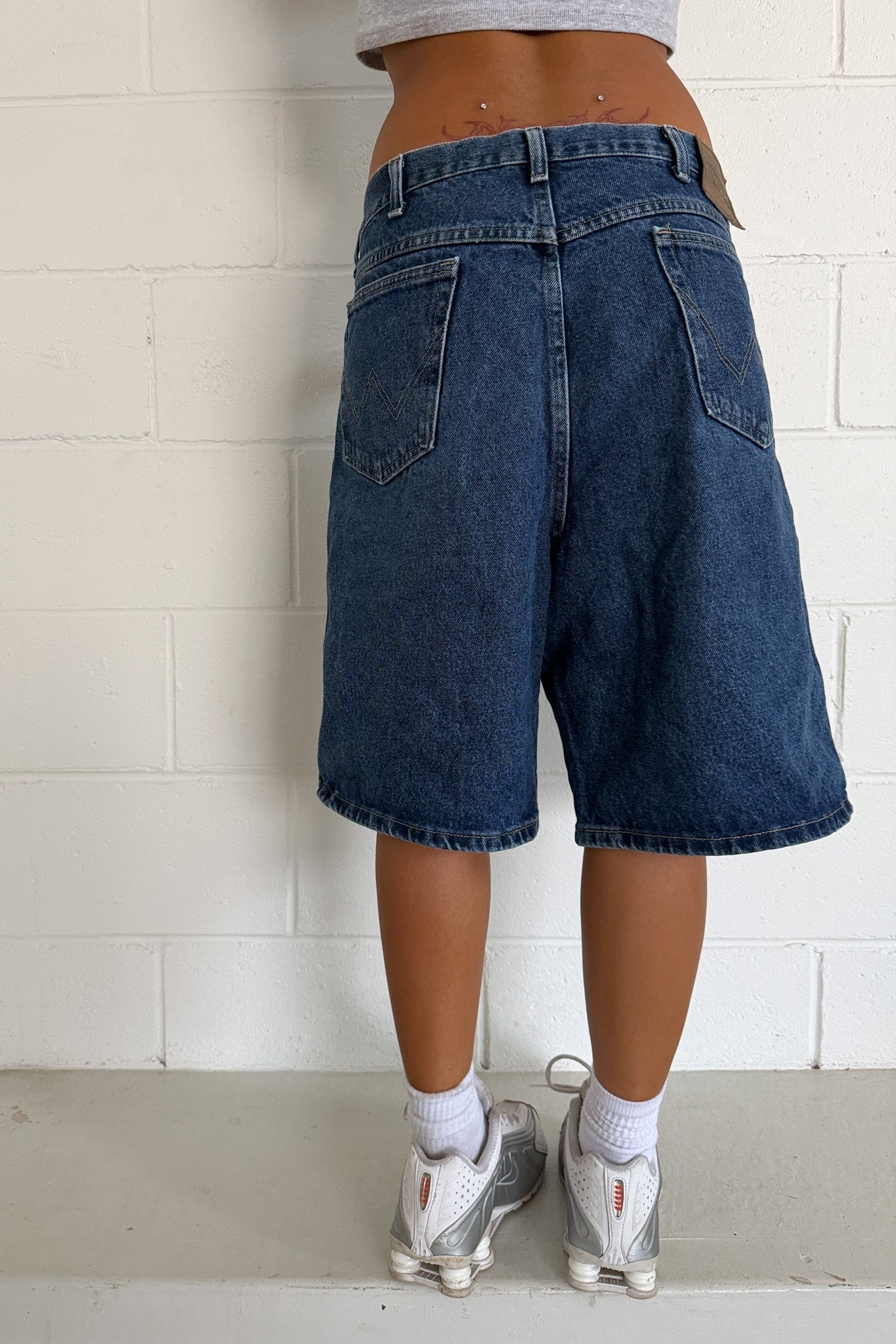 WRANGLER dark denim shorts ★ Estimated medium