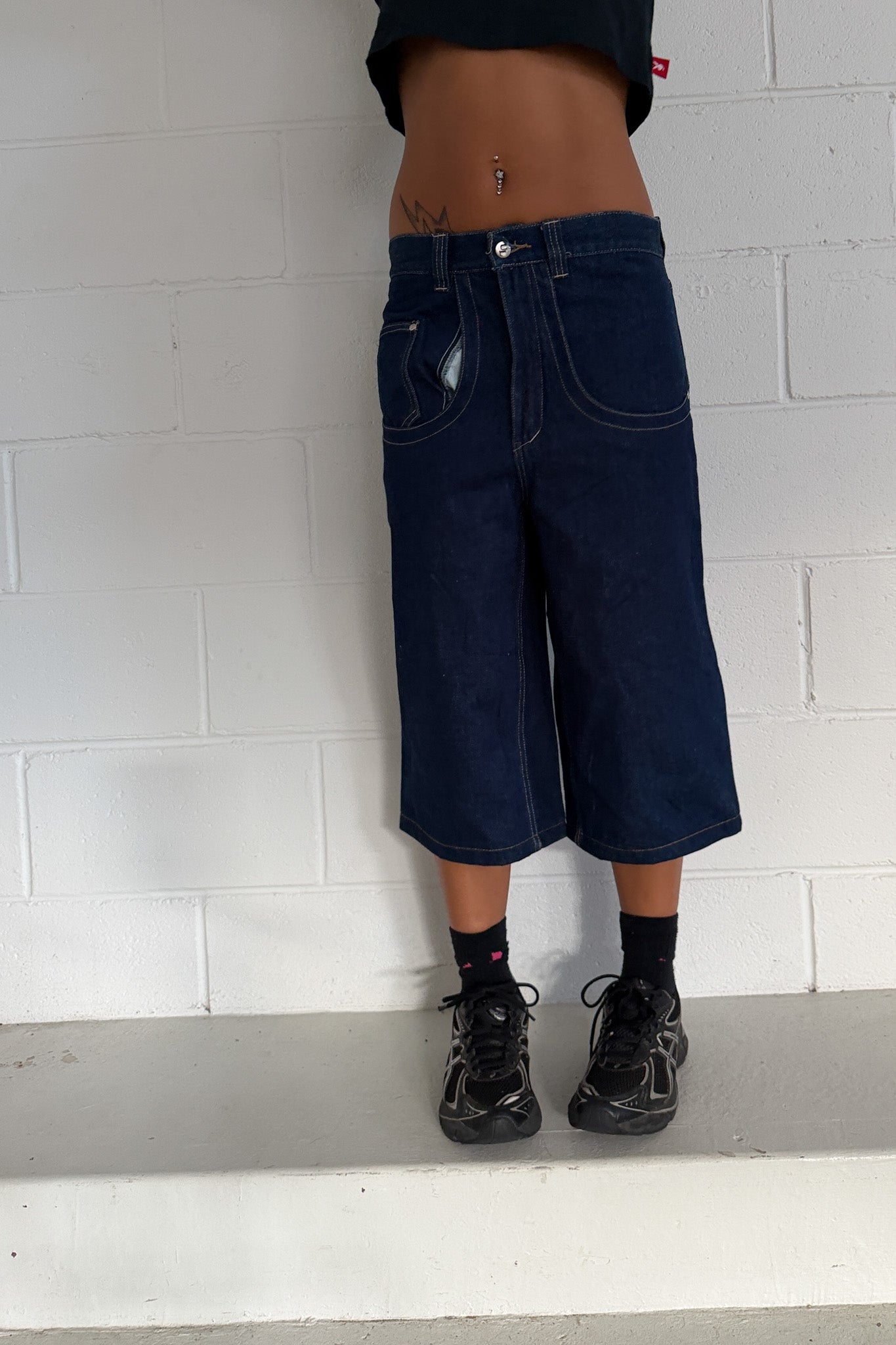 UNCLE LEE dark denim shorts ★ Estimated XS