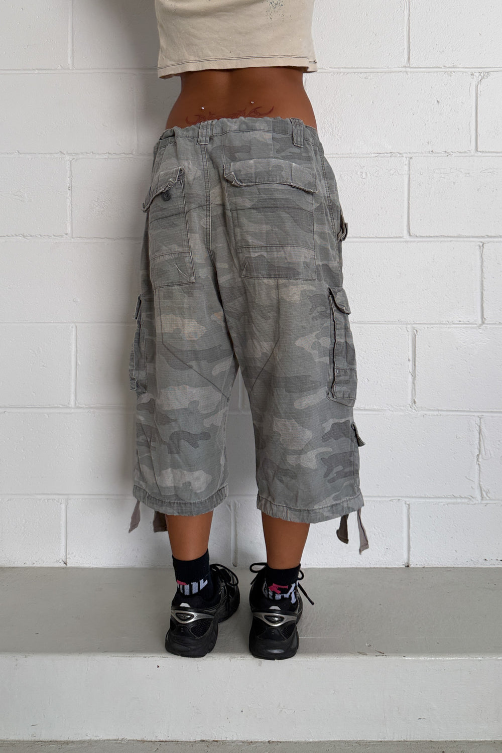Authentic classic camo capris ★ One size adjustable waist