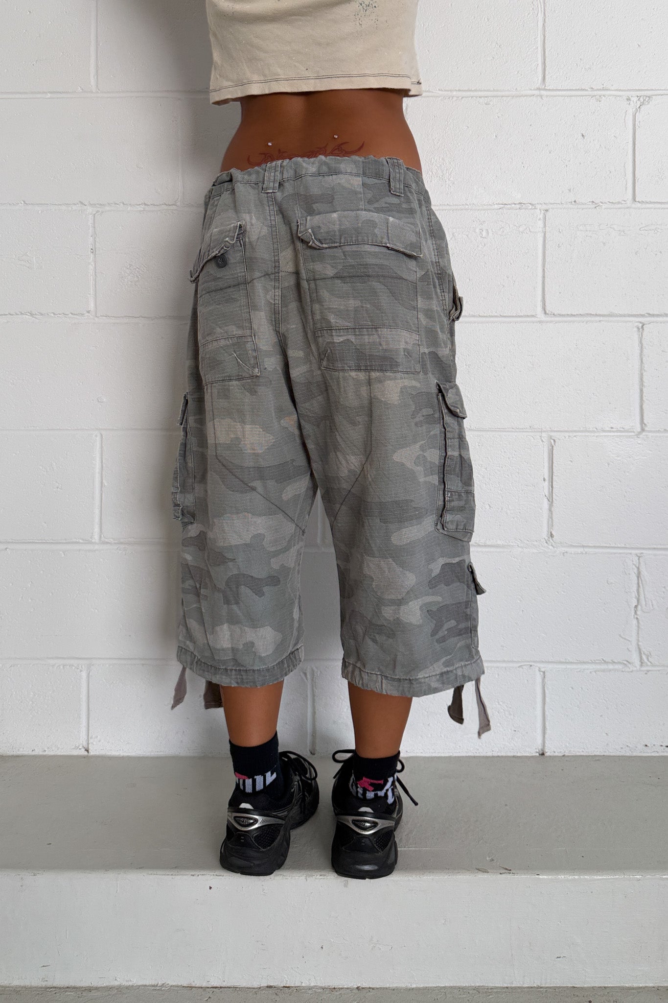 Authentic classic camo capris ★ One size adjustable waist
