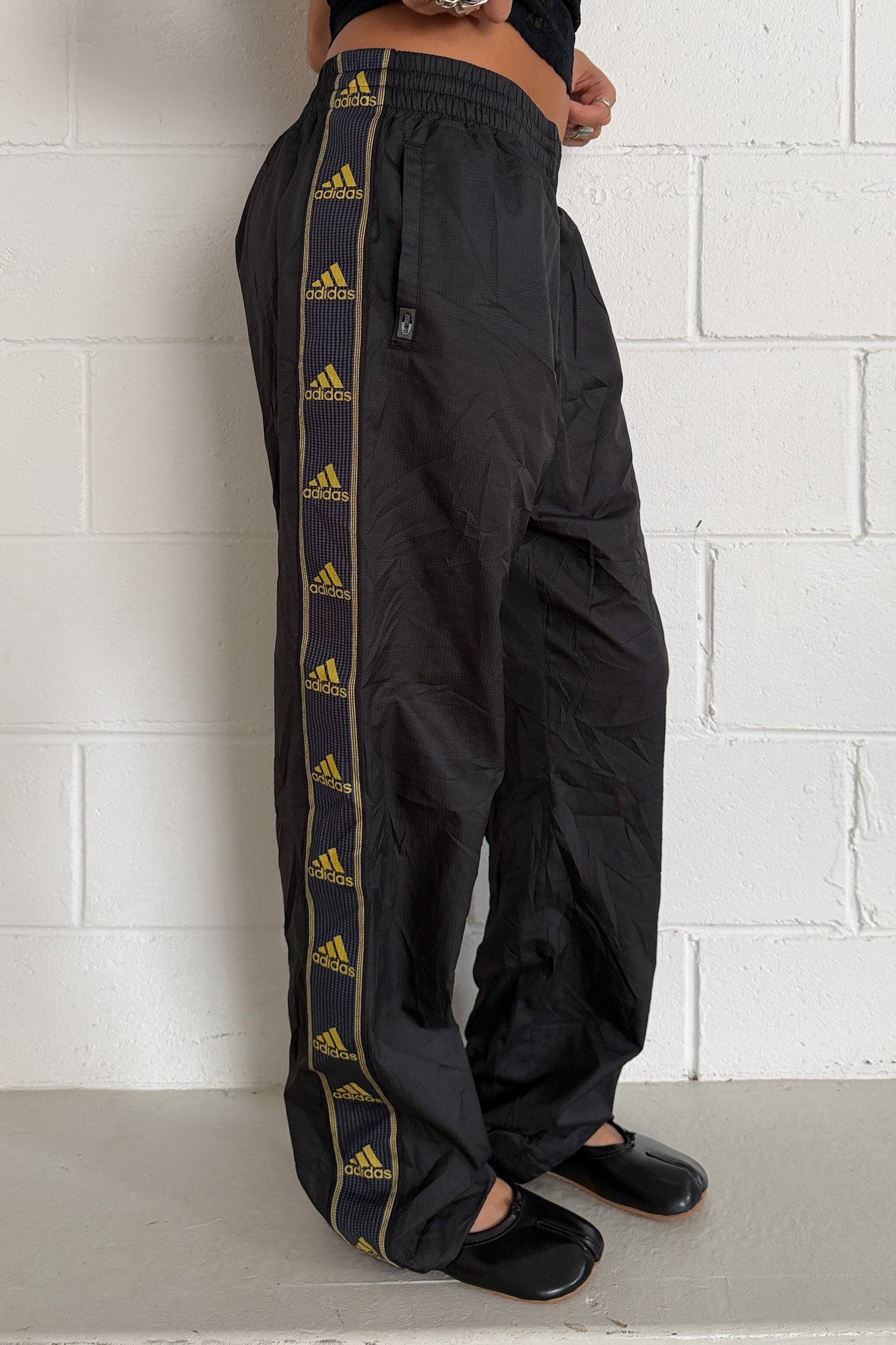 ADIDAS black + gold side logo track pants ★ Size small-medium