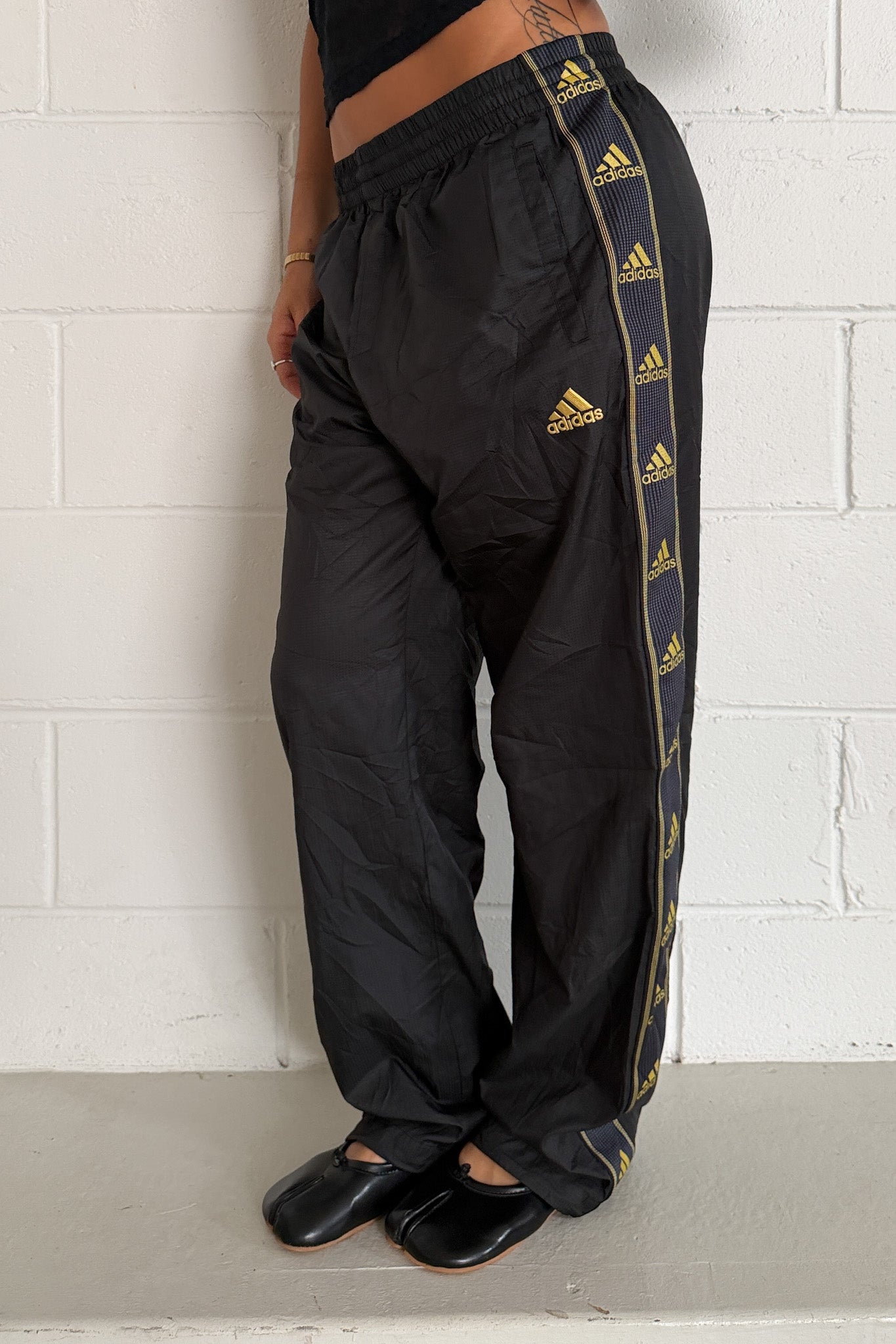 ADIDAS black + gold side logo track pants ★ Size small-medium