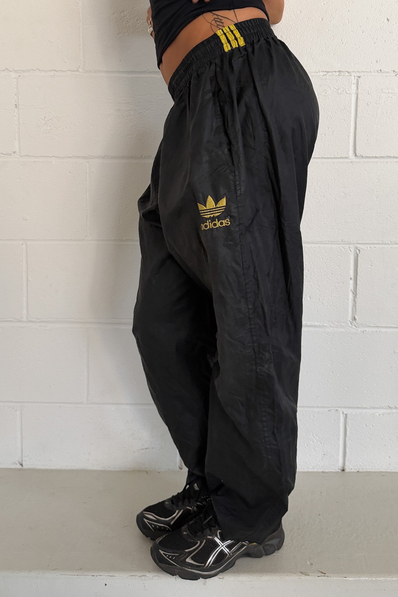 ADIDAS gold logo track pants ★ Size small-medium