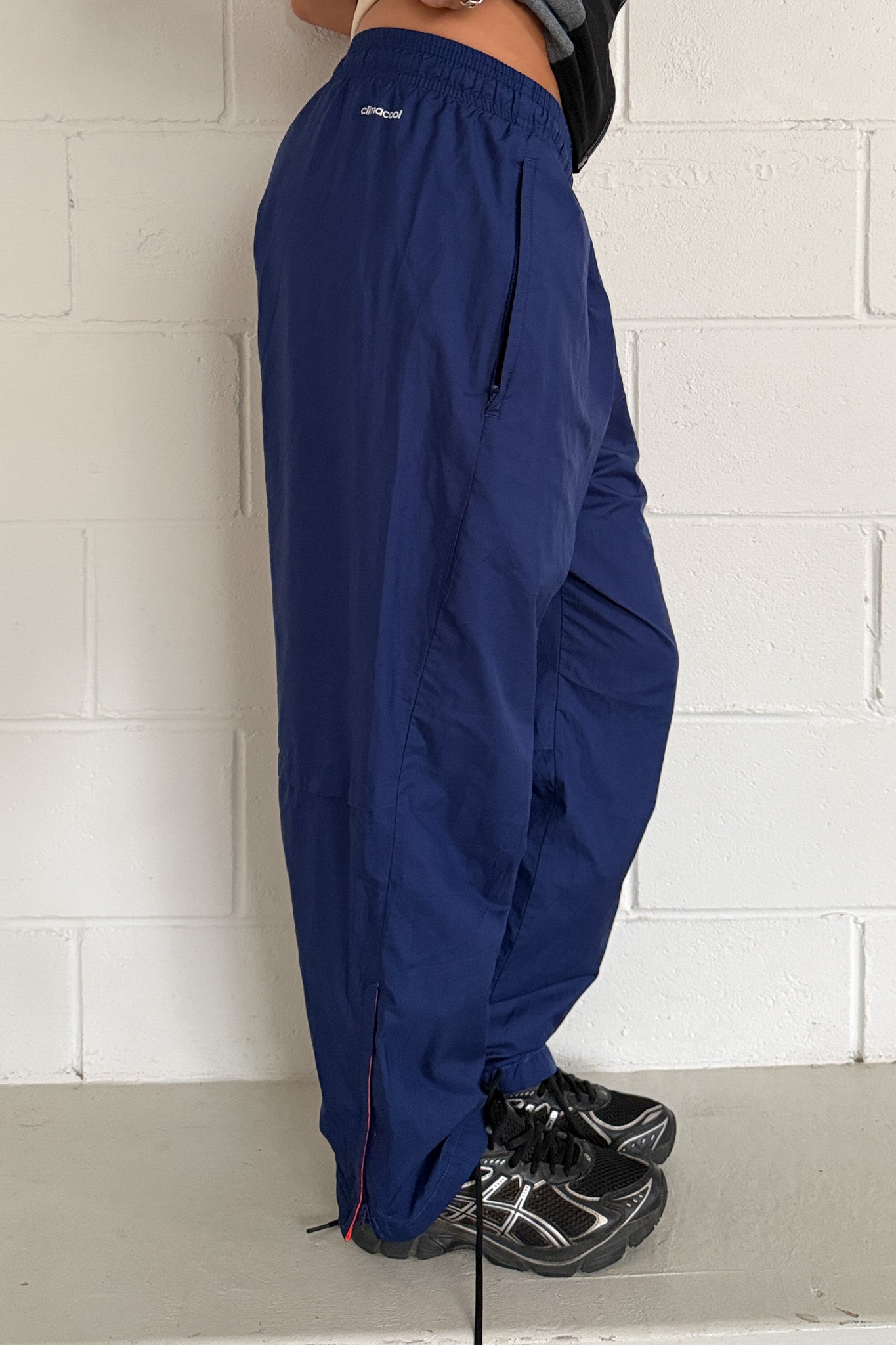 ADIDAS navy + red logo pants ★ Size est small