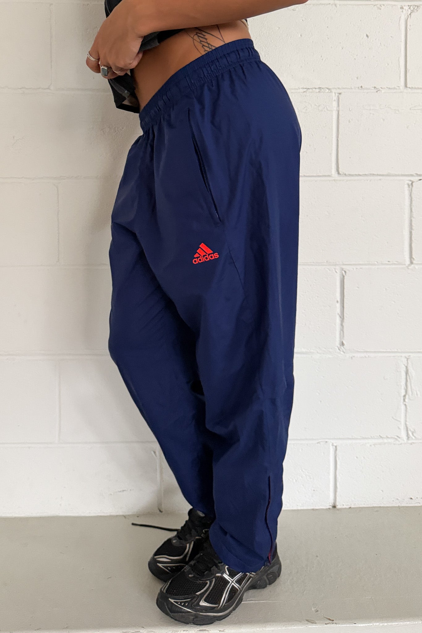 ADIDAS navy + red logo pants ★ Size est small