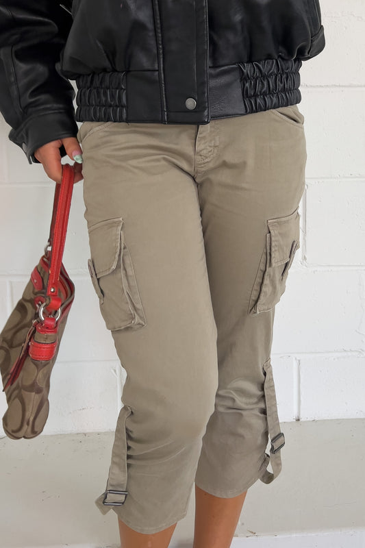 Khaki capris ★ Size est small