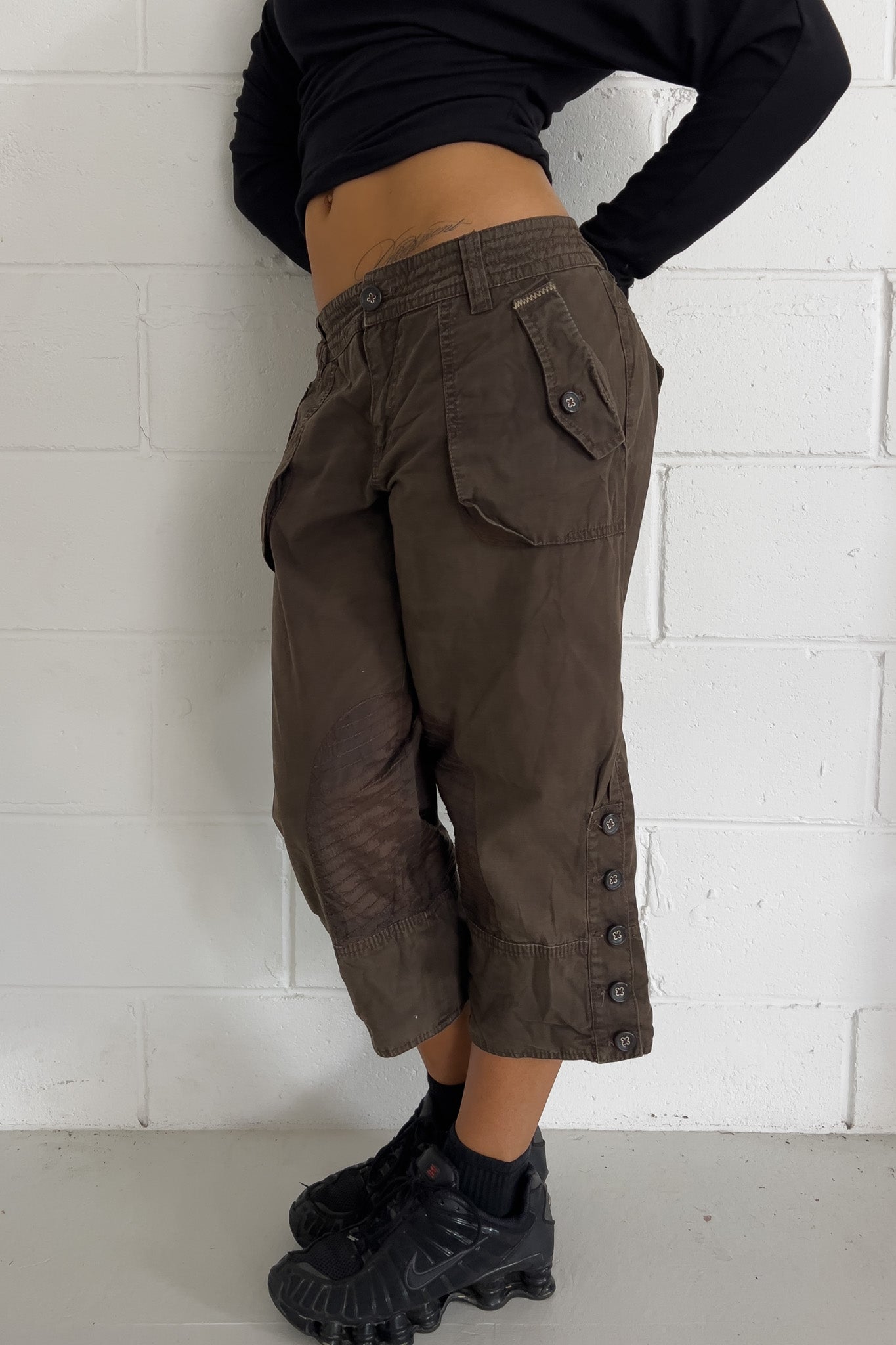 Brown  'buttons design' capris ★ Size labelled large