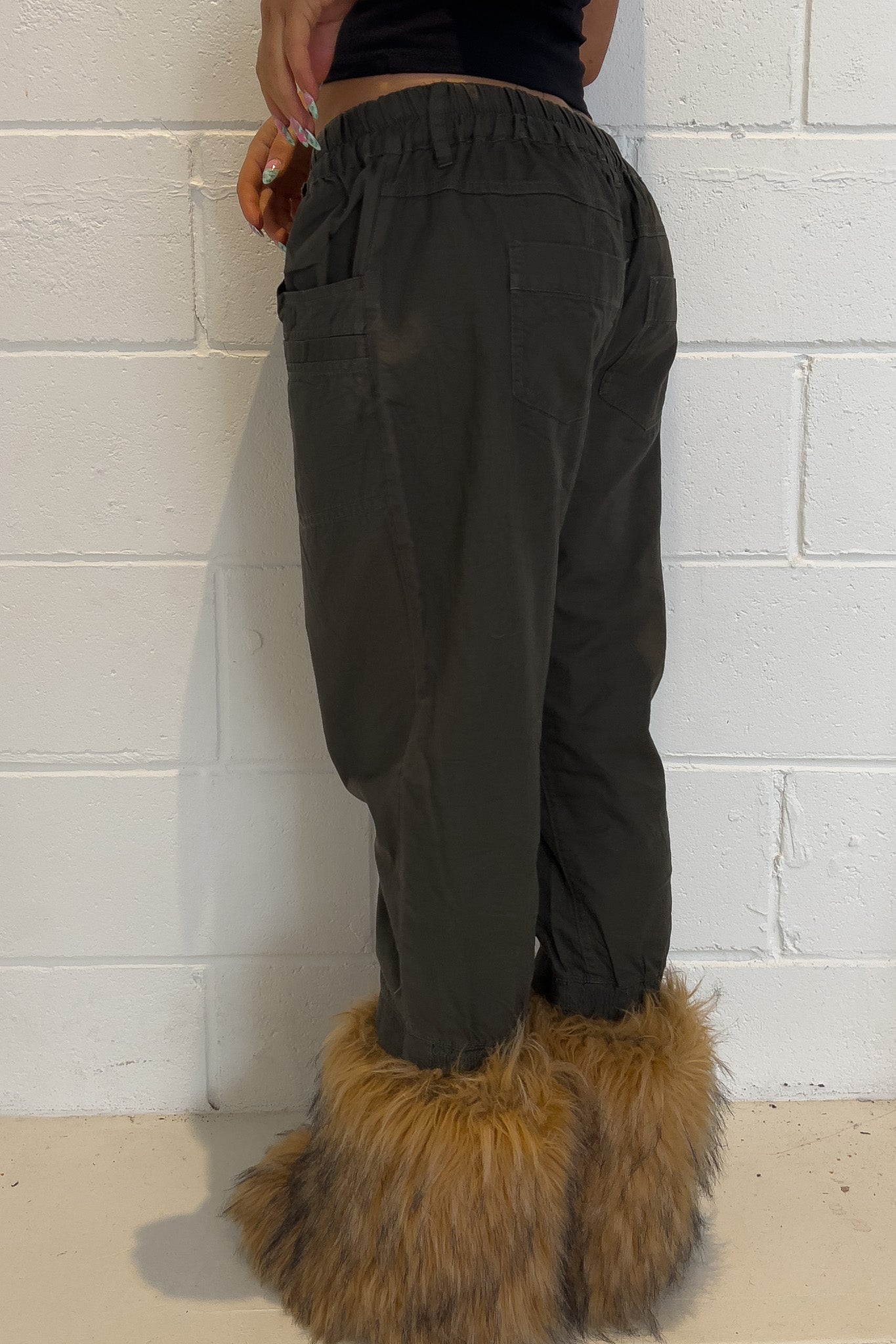 Khaki capris ★ Size est small