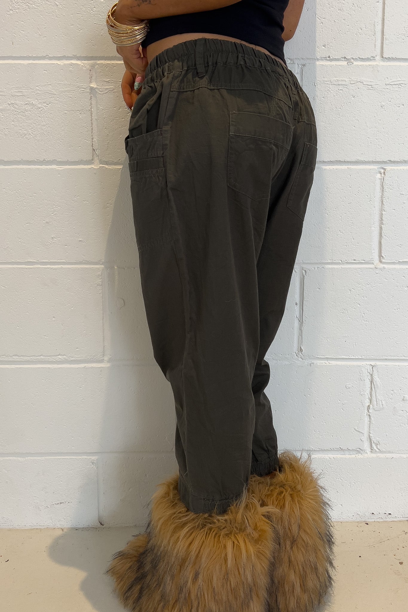 Khaki capris ★ Size est small