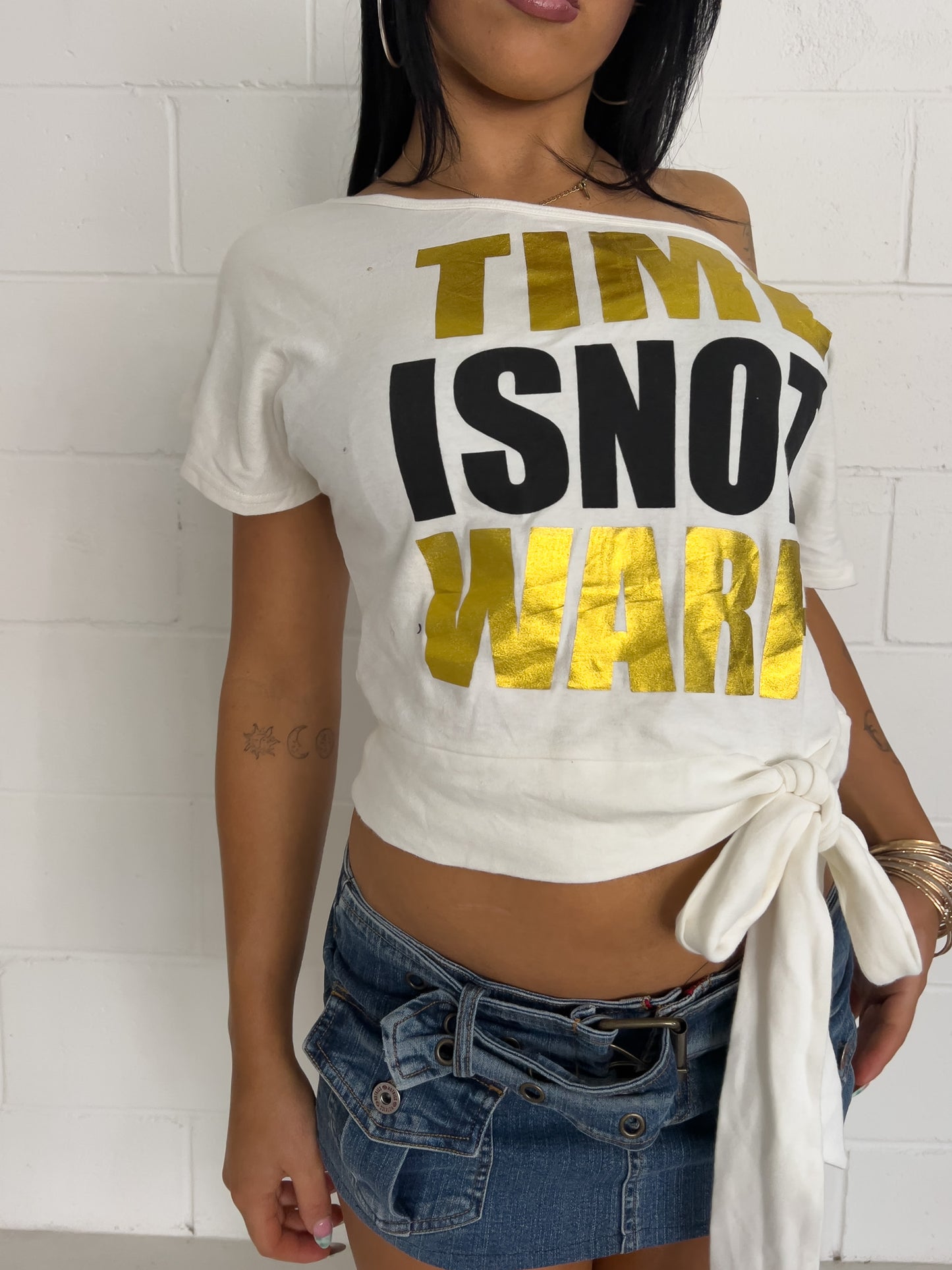White + gold halter top ★ Size est medium