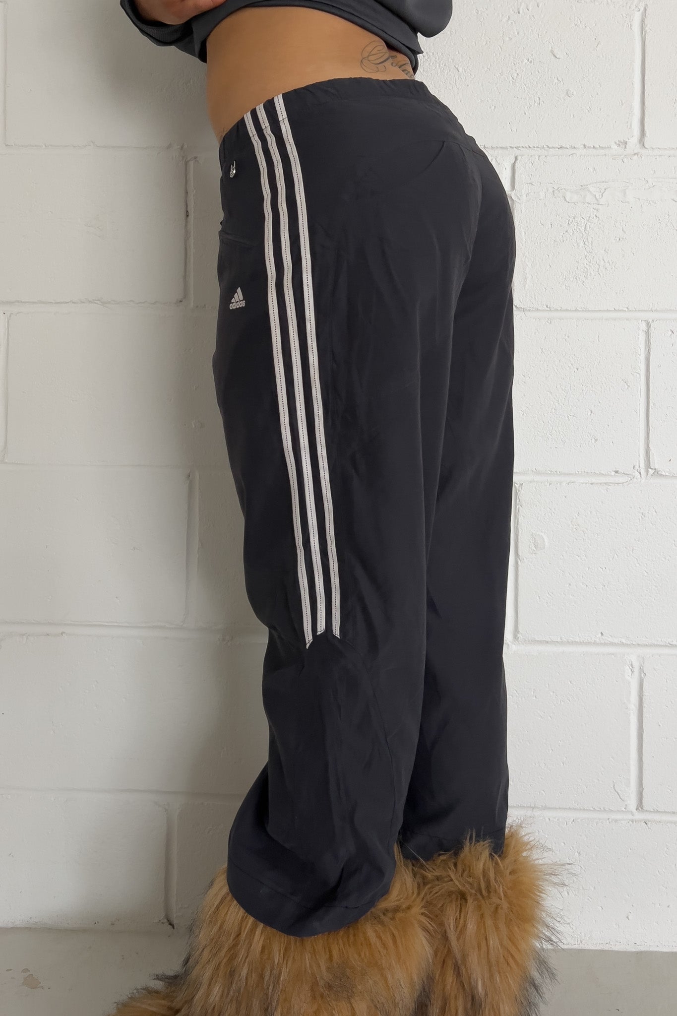 ADIDAS grey + white track capris ★ Size labelled small