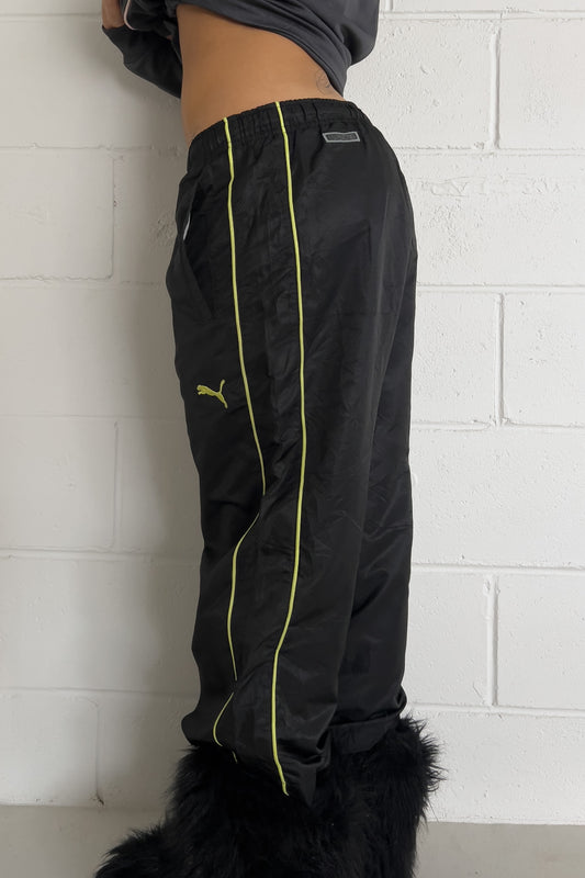 PUMA black + fluro green track capris ★ Size est small (Adjustable drawstrings)
