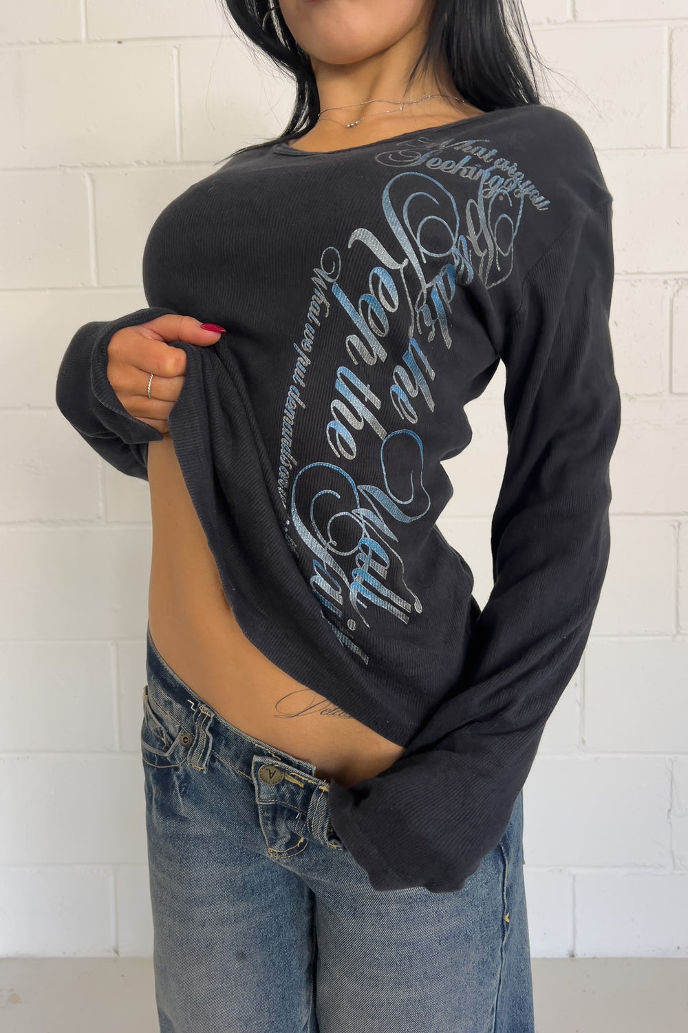 SOVES black cursive long sleeve   ★ Size labelled medium