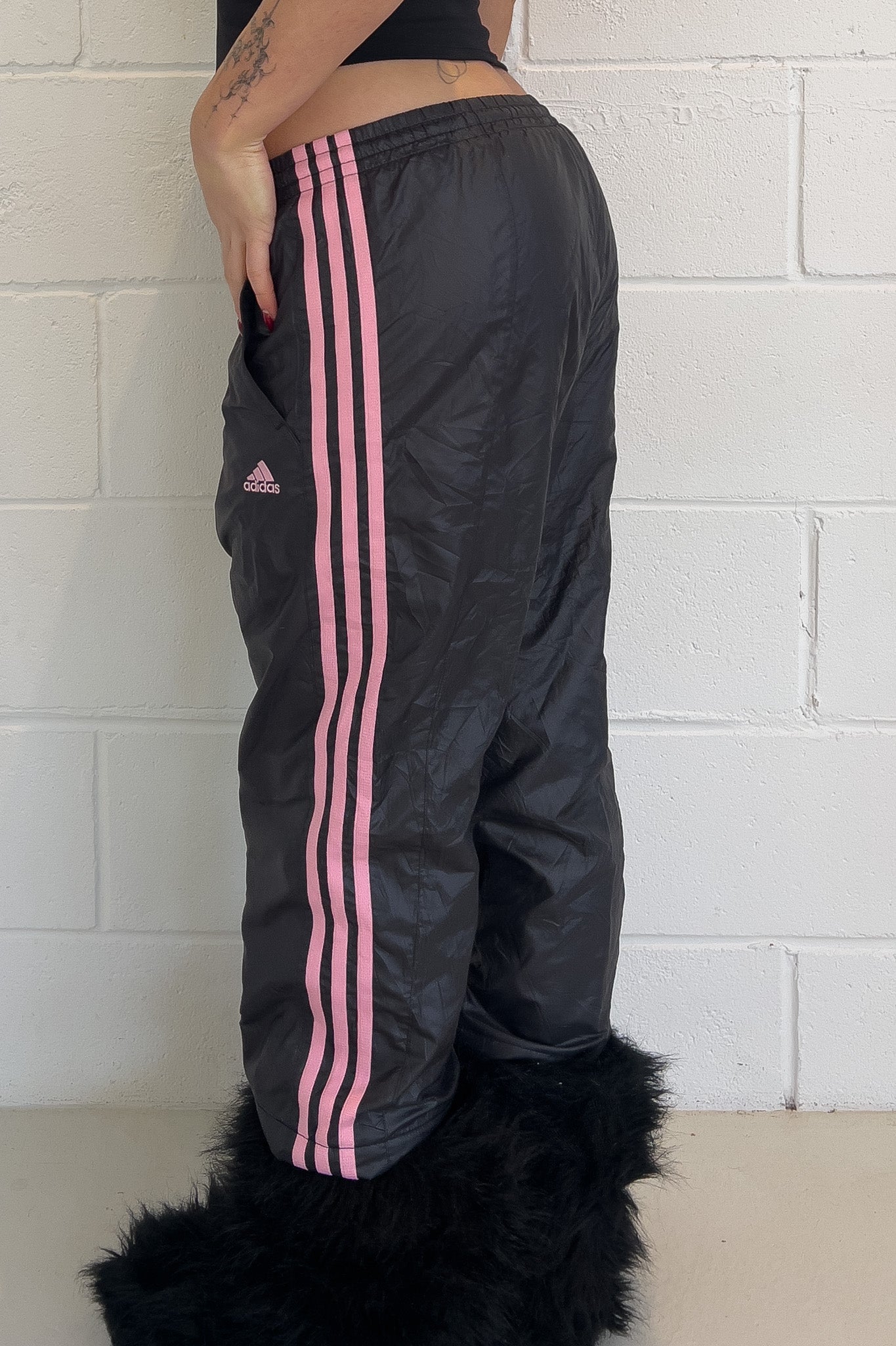 ADIDAS charcoal + pink track capris ★ Size labelled small