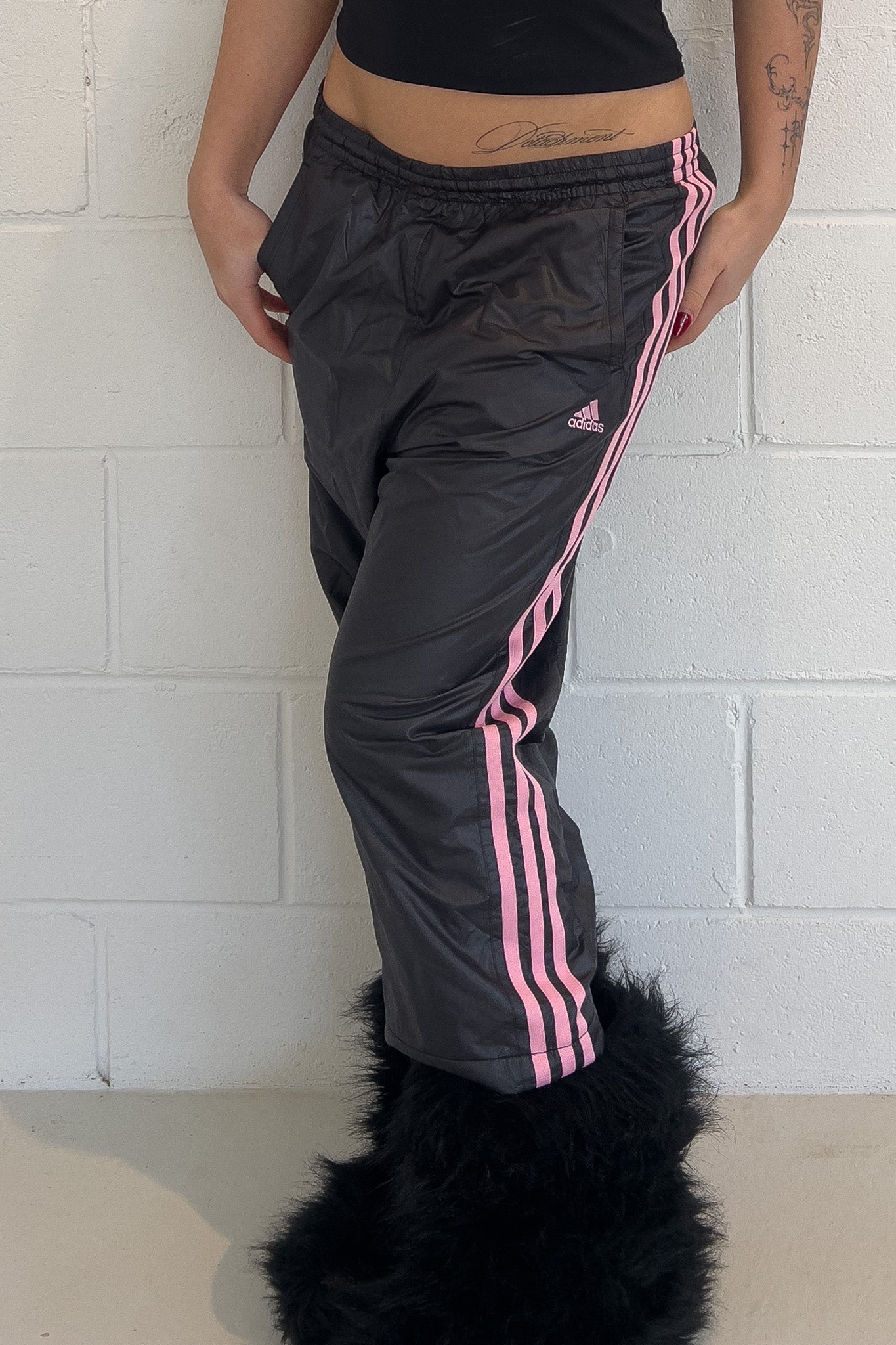 ADIDAS charcoal + pink track capris ★ Size labelled small
