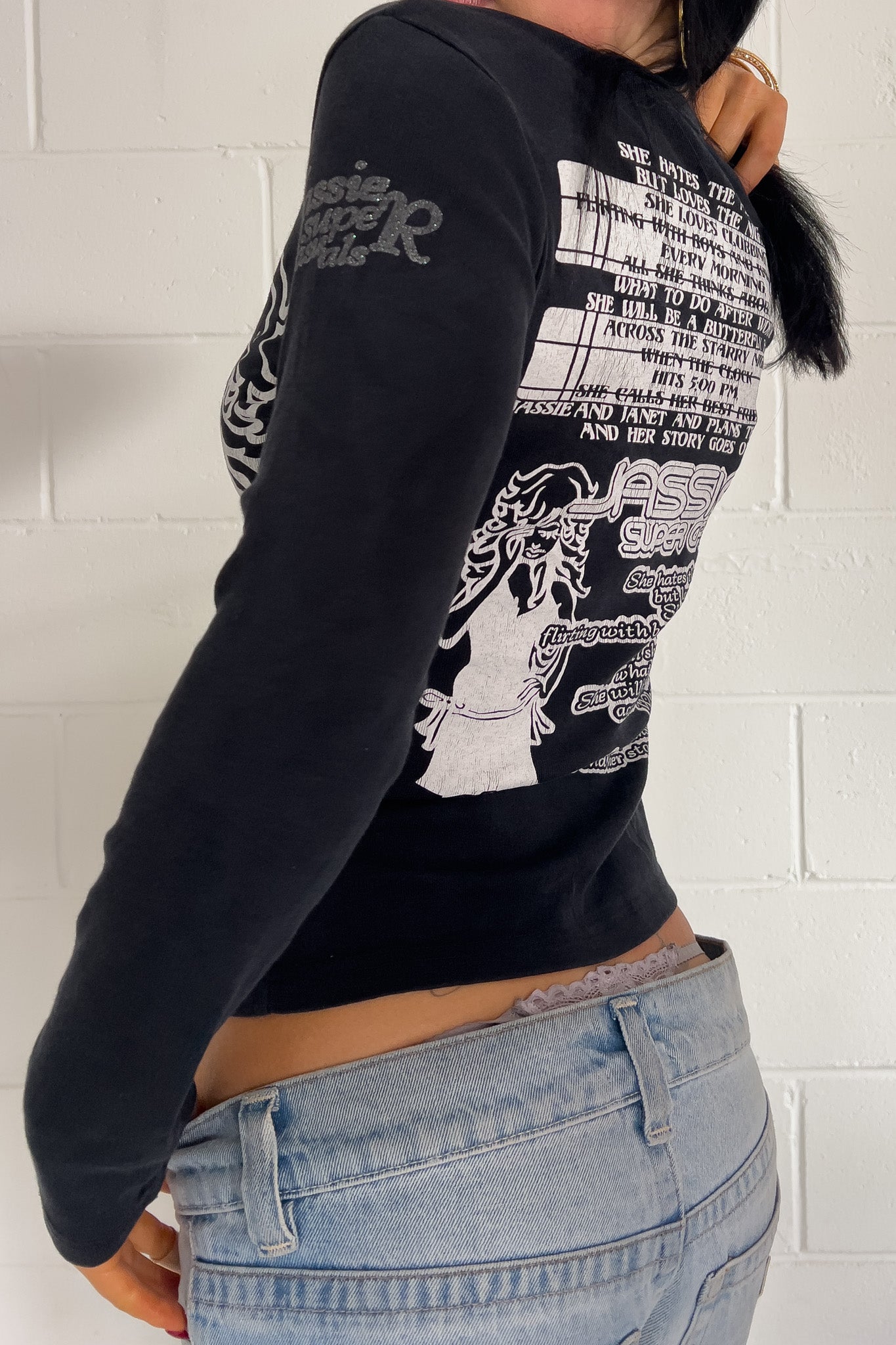 JASSIE black graphic long sleeve ★ Size est medium