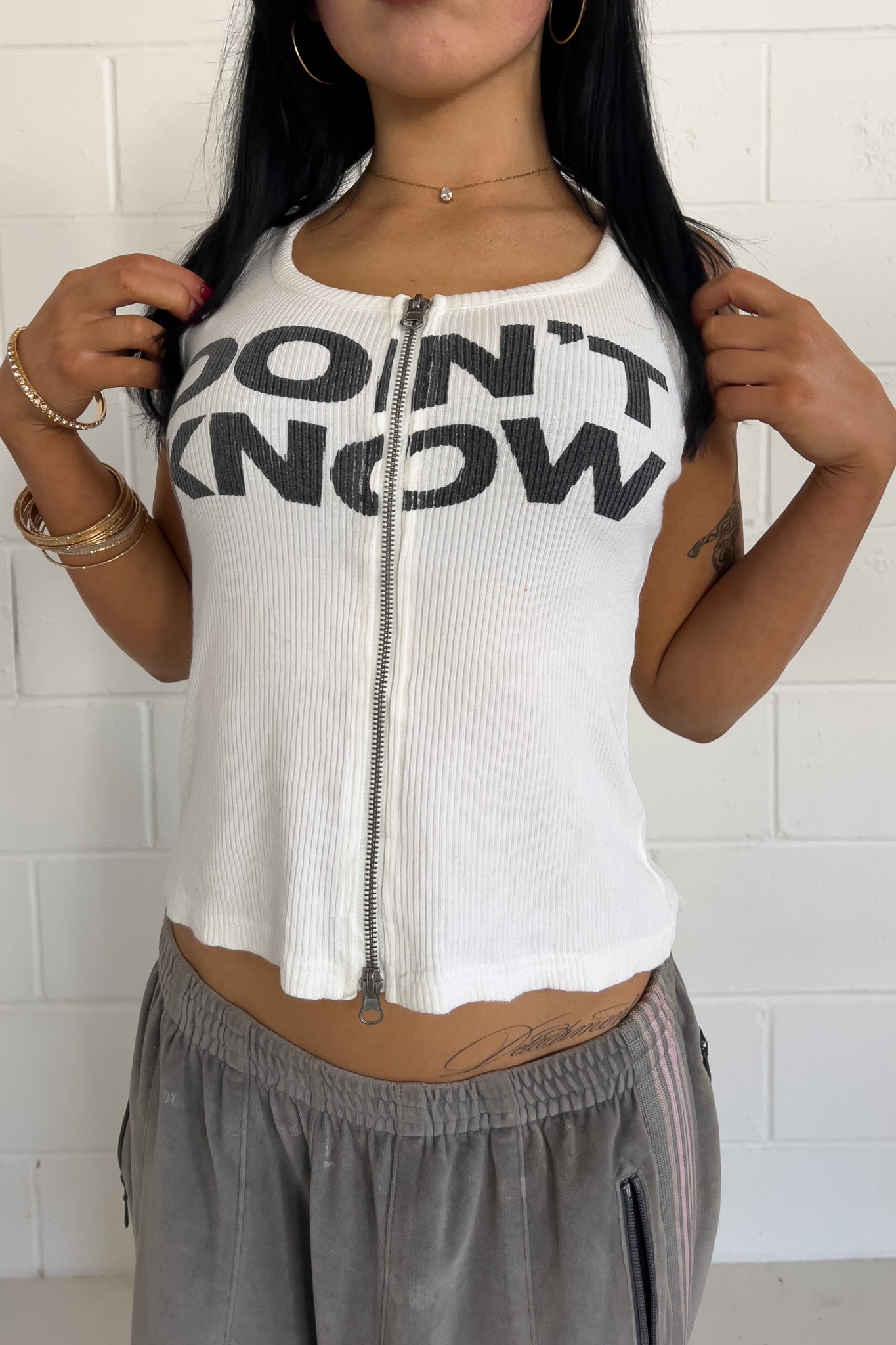 White "don't know" tank ★ Size est X large