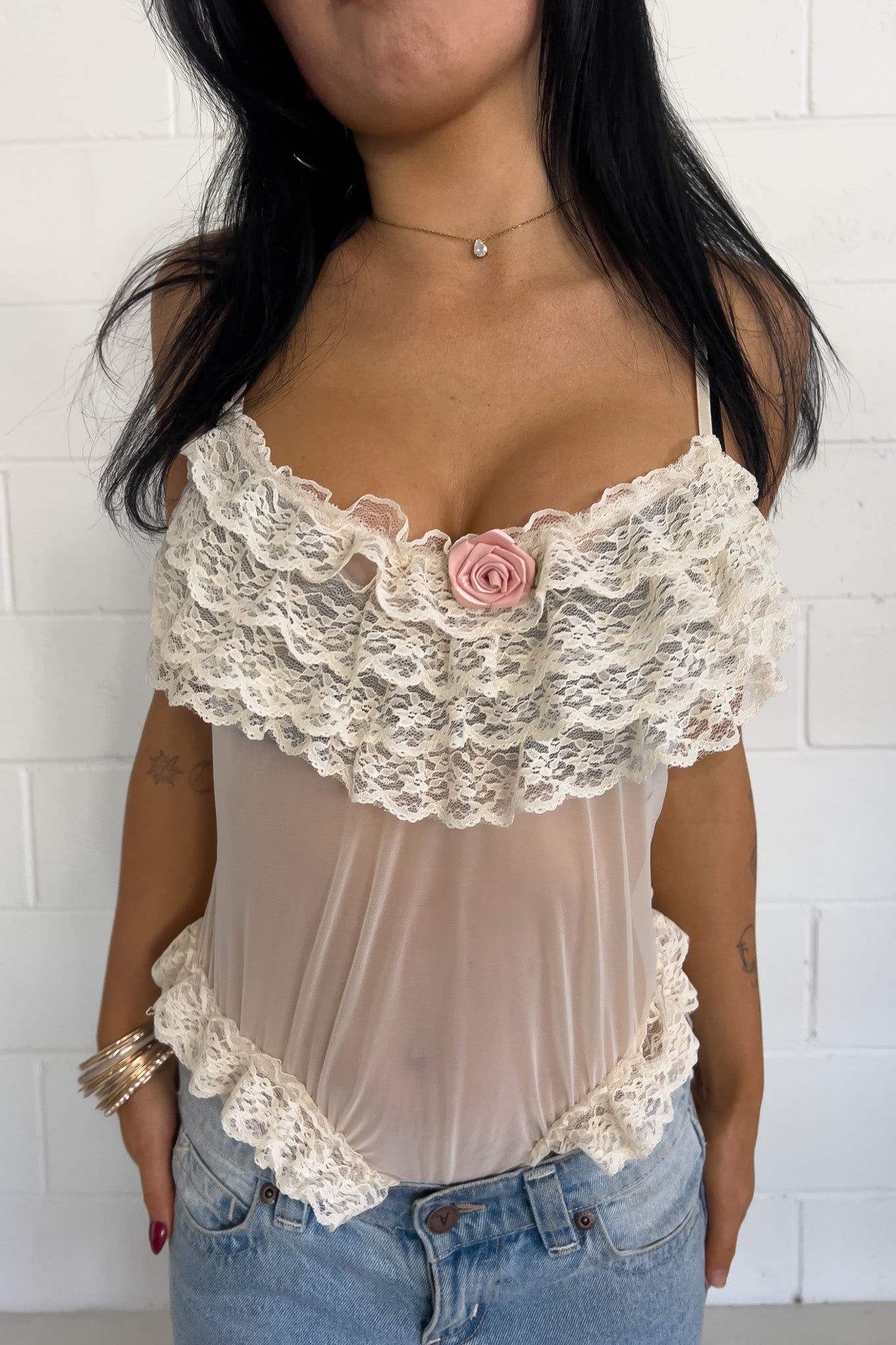 Cream "rose" cami top ★ Size est medium