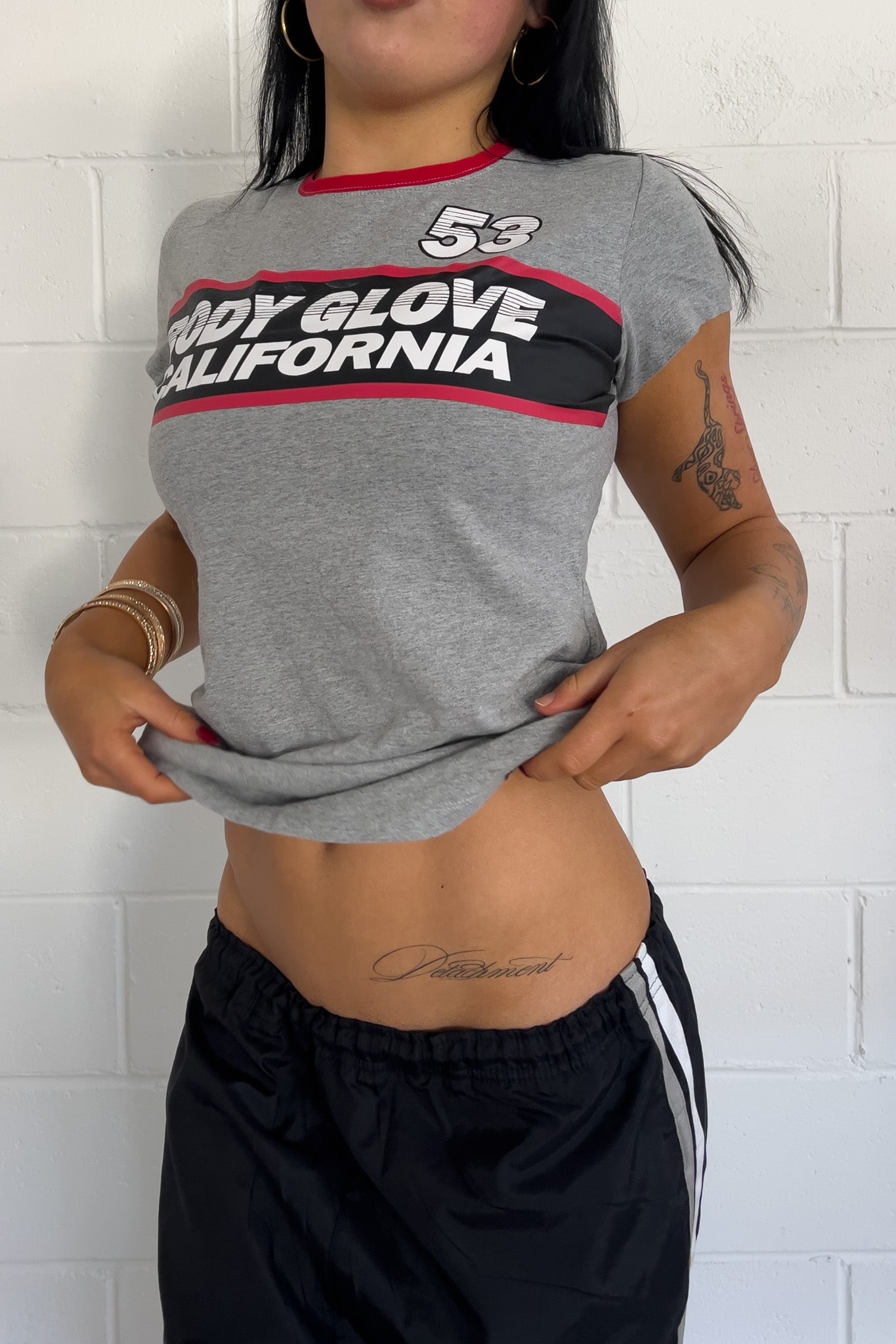 BODY GLOVE grey + red graphic tee ★ Size labelled large