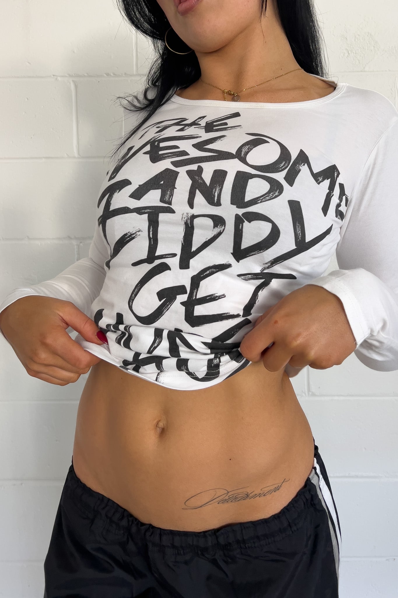 ZIDDY white + black graphic long sleeve ★ Size est small
