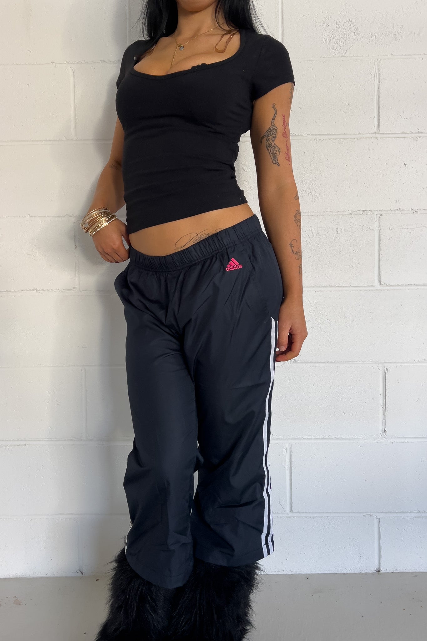 ADIDAS black + pink logo track capris ★ Size labelled small