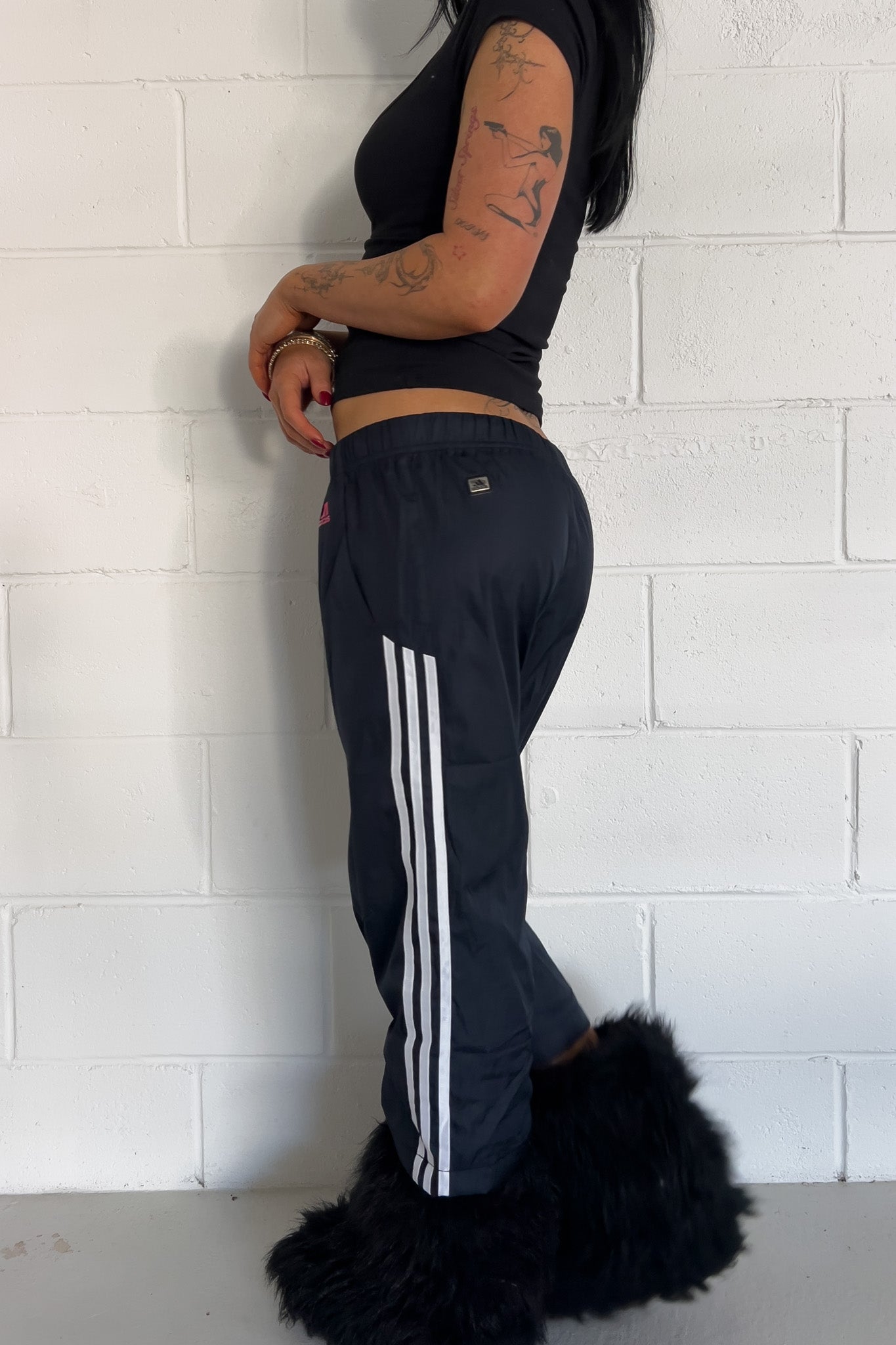 ADIDAS black + pink logo track capris ★ Size labelled small