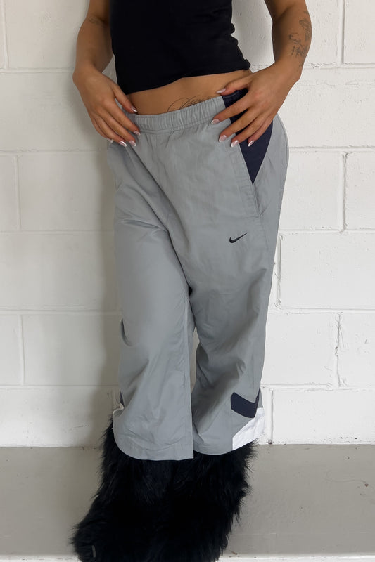 NIKE grey track capris ★ Size labelled medium