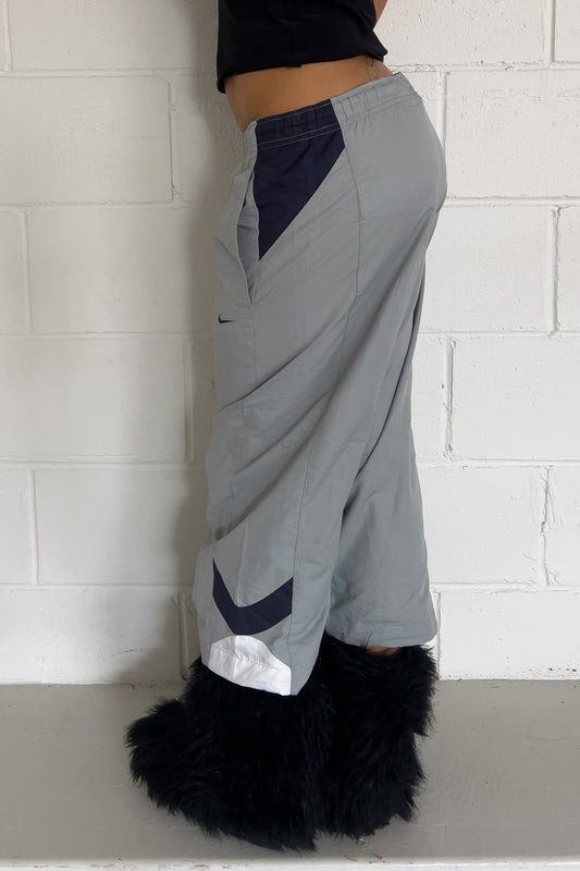 NIKE grey track capris ★ Size labelled medium