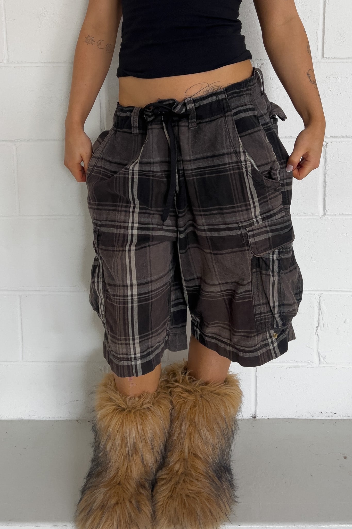 ARIZONA black plaid short ★ One size adjustable waist