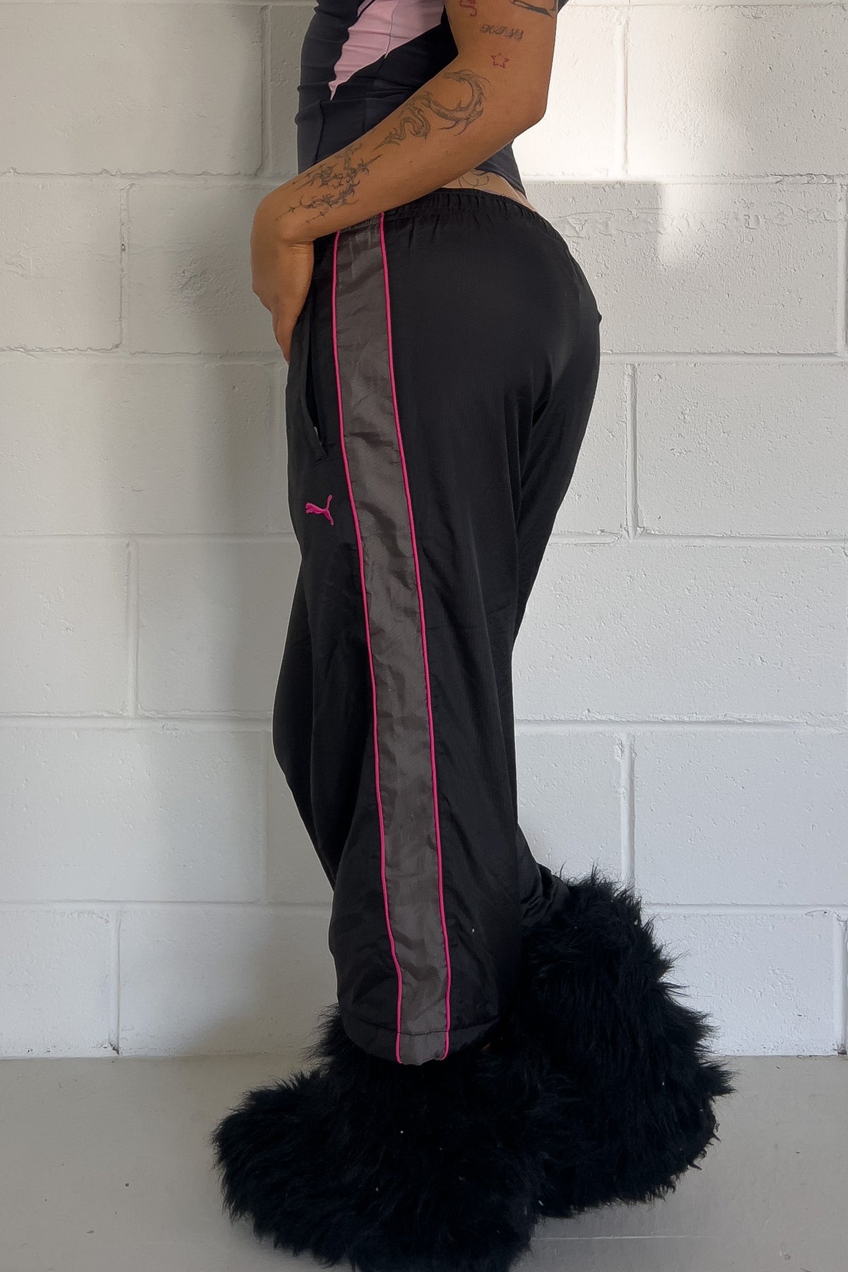 PUMA black + pink track capris ★ Size est small