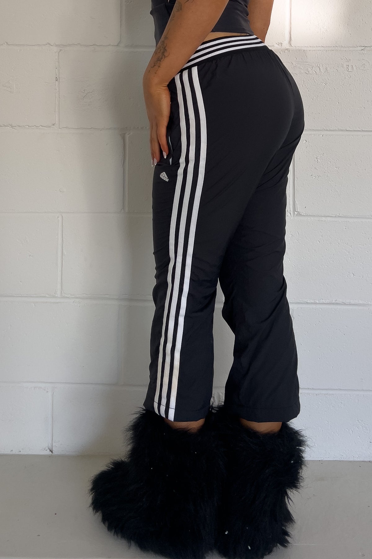 ADIDAS black + white track capris ★ Size est small