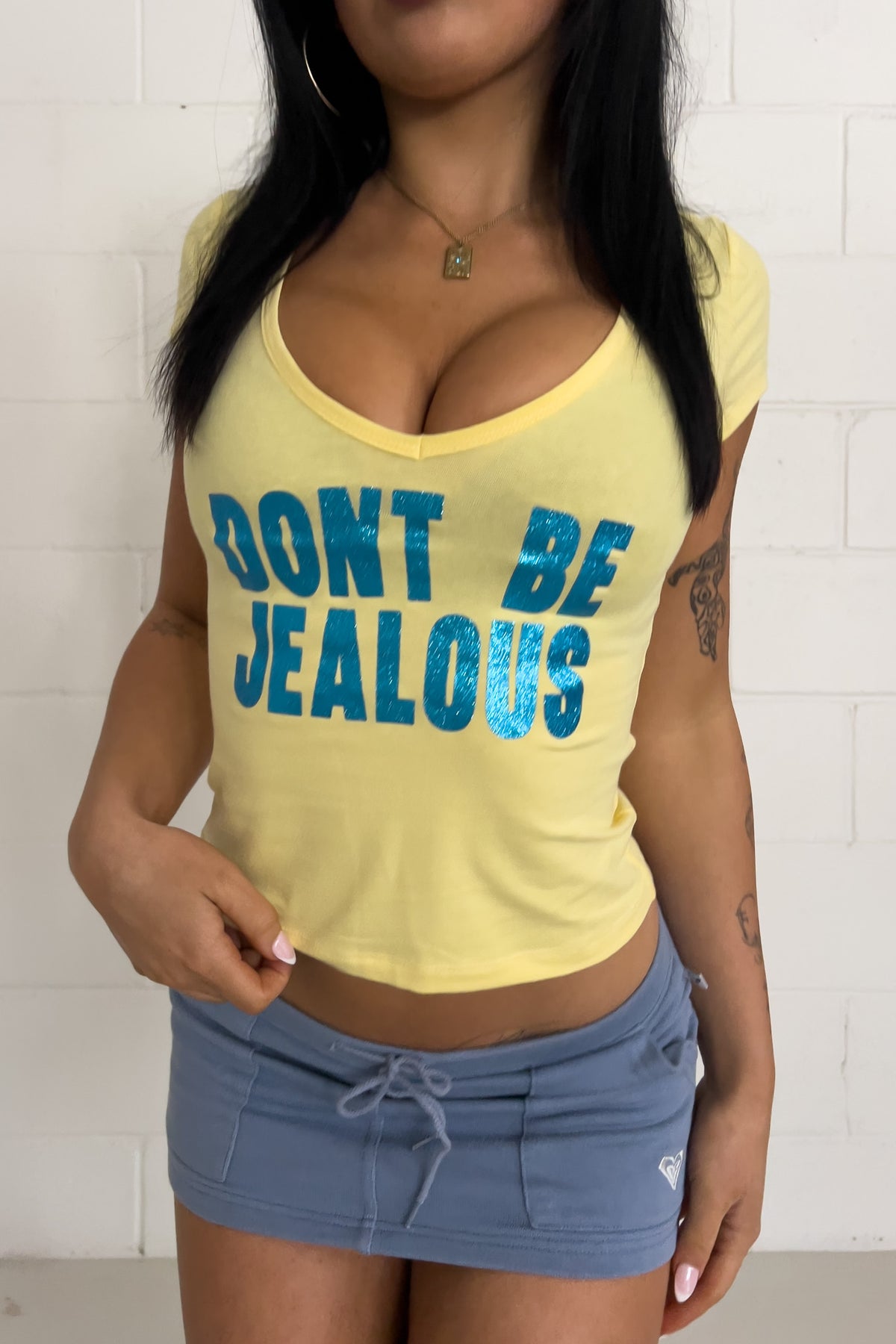 'DONT BE JEALOUS' yellow tee  ★ Size est small