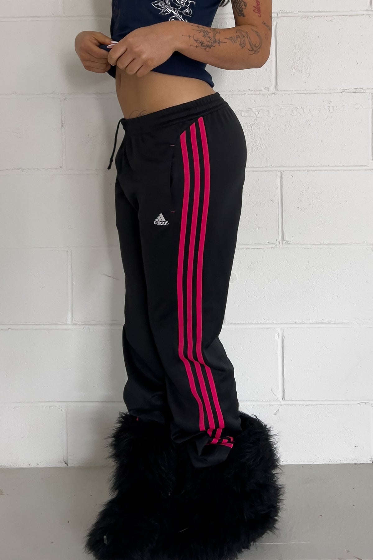 ADIDAS black + hot pink trackpants ★ Size labelled XS