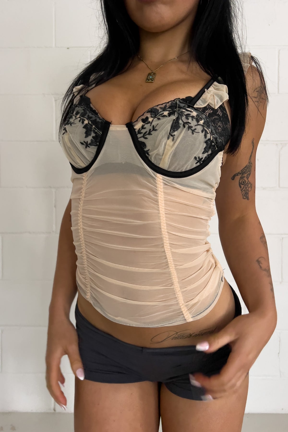 Cream + black lace corset ★ Size est medium