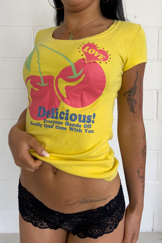 DELICIOUS! yellow tee ★  Size est small