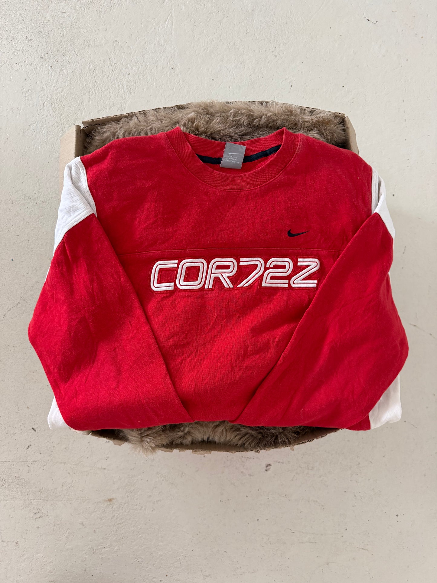 NIKE red "COR72Z) crewneck ★ Size labelled medium