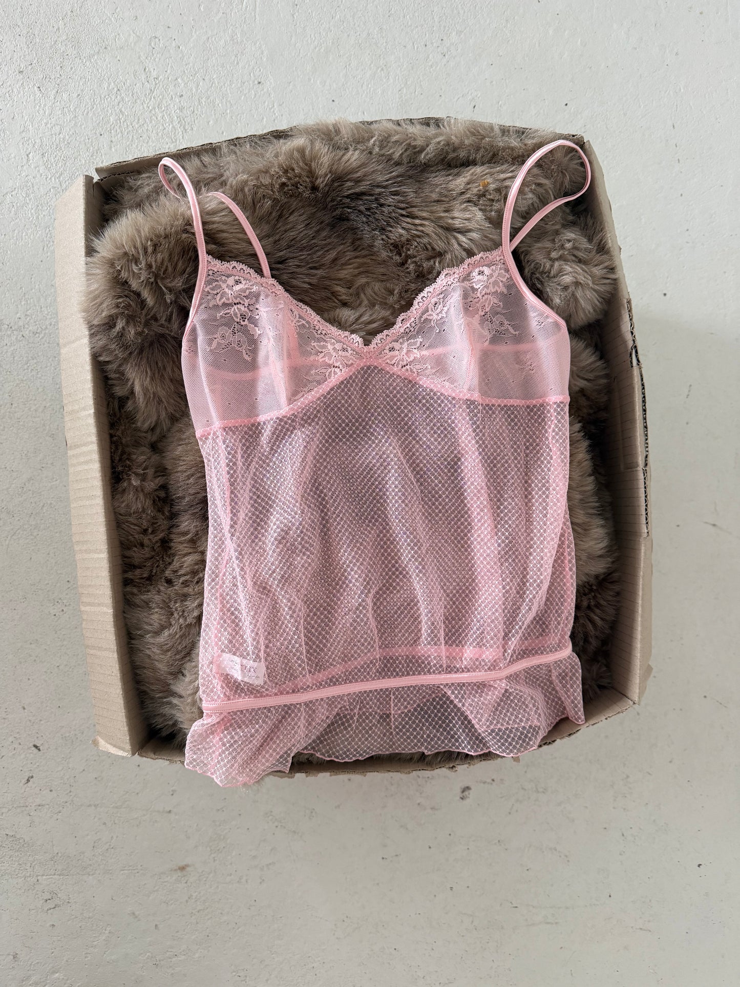 Pink lace festival top ★ Size est medium