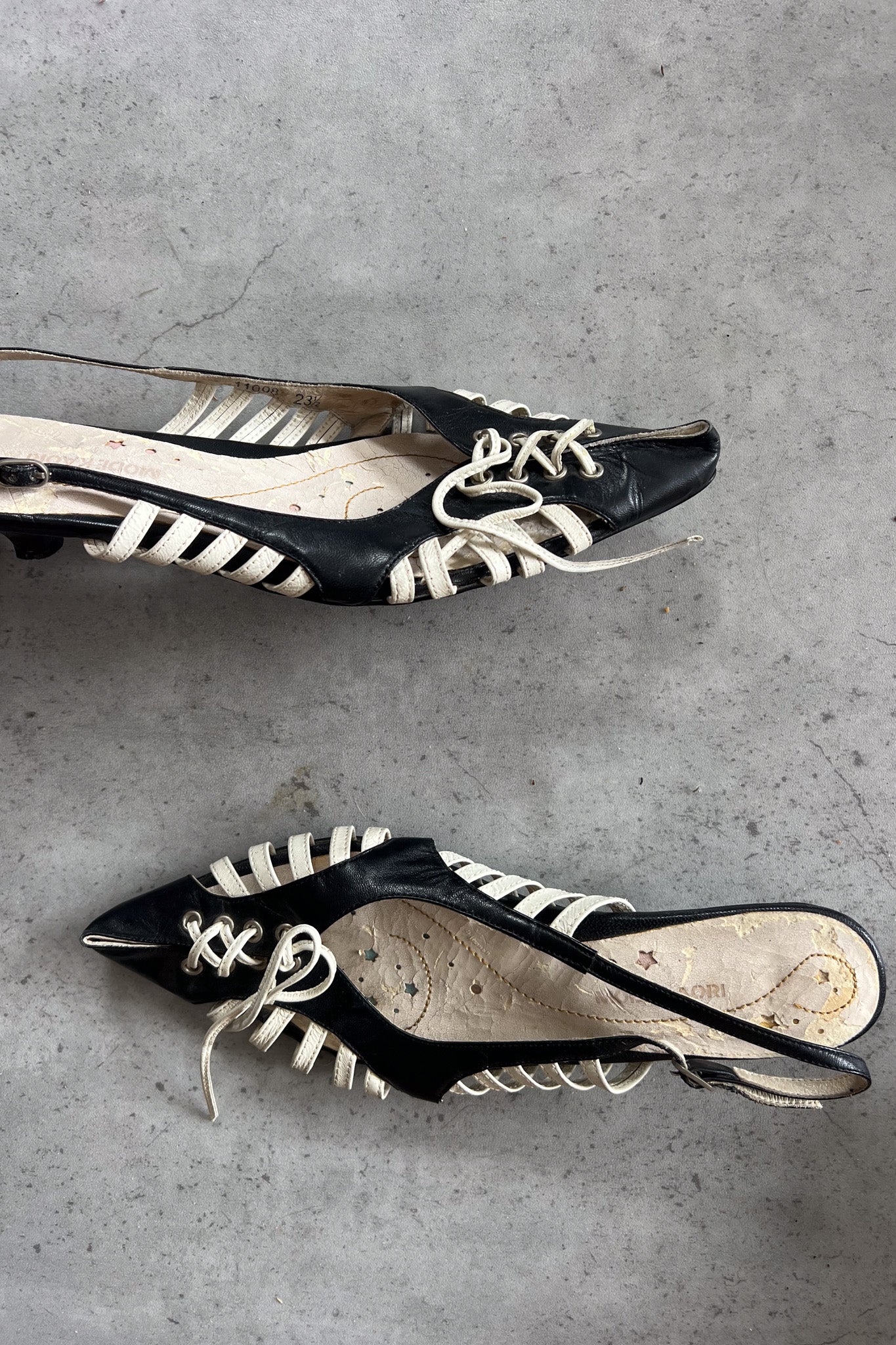 Vintage black & white kitten heels ★ Size 23.5