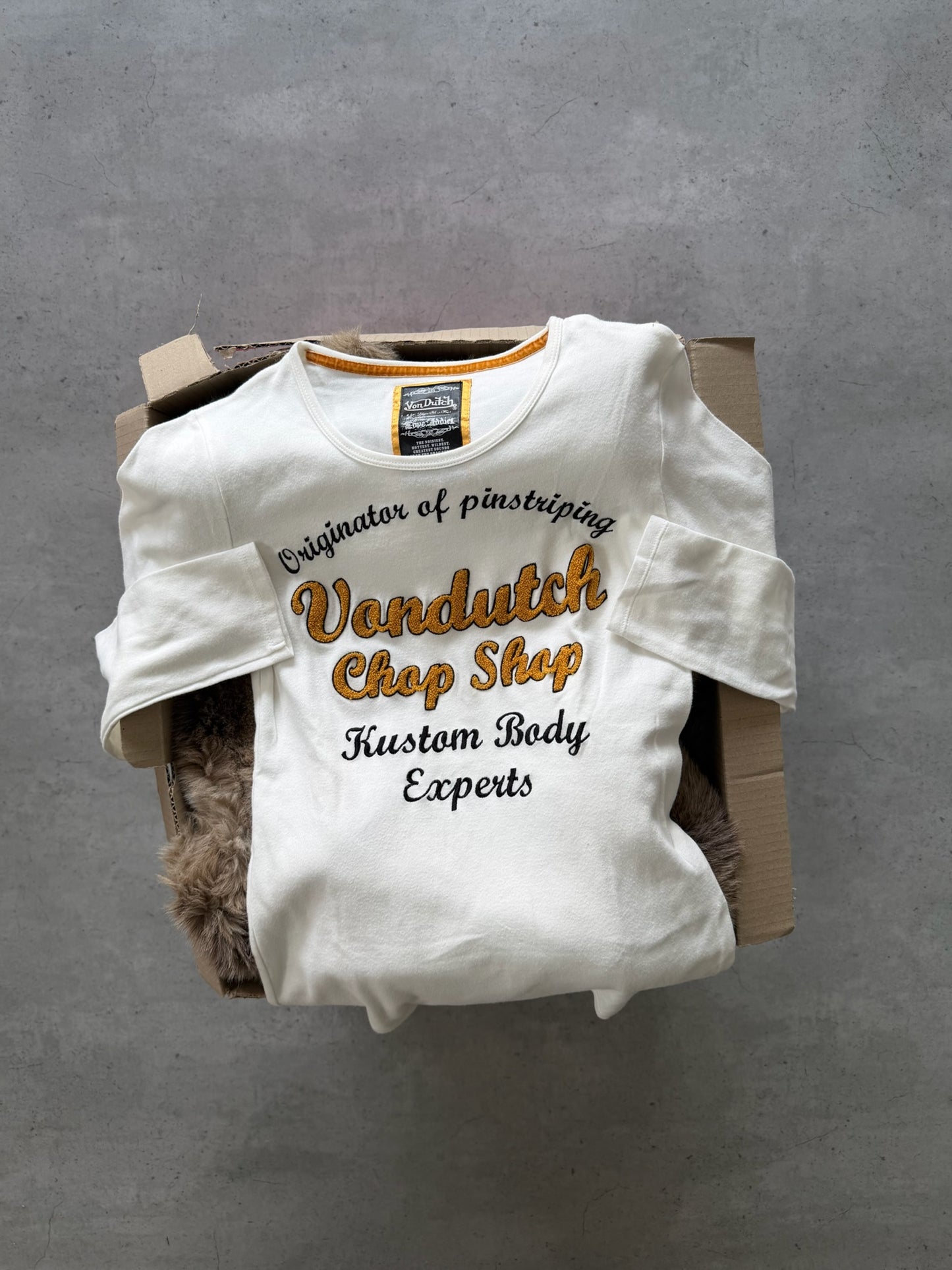 VONDUTCH white graphic "chop shop" ★ Size labelled large